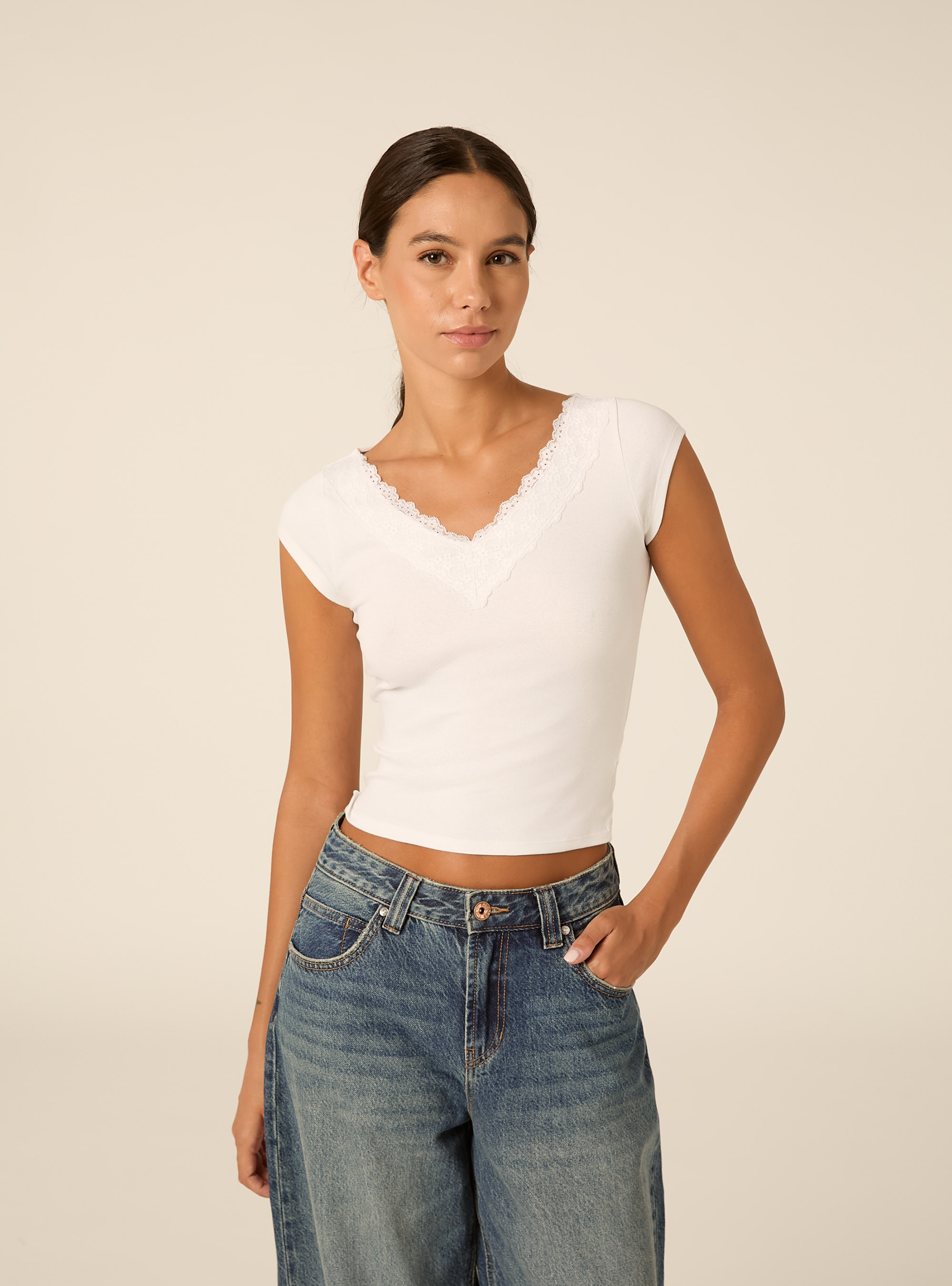 T-shirt con scollo a v in pizzo, WH3 WHITE
