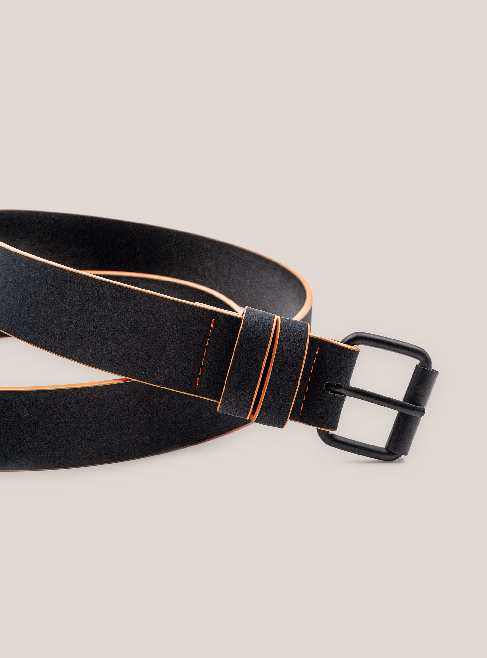 Cintura in ecopelle con dettagli a contrasto, NERO