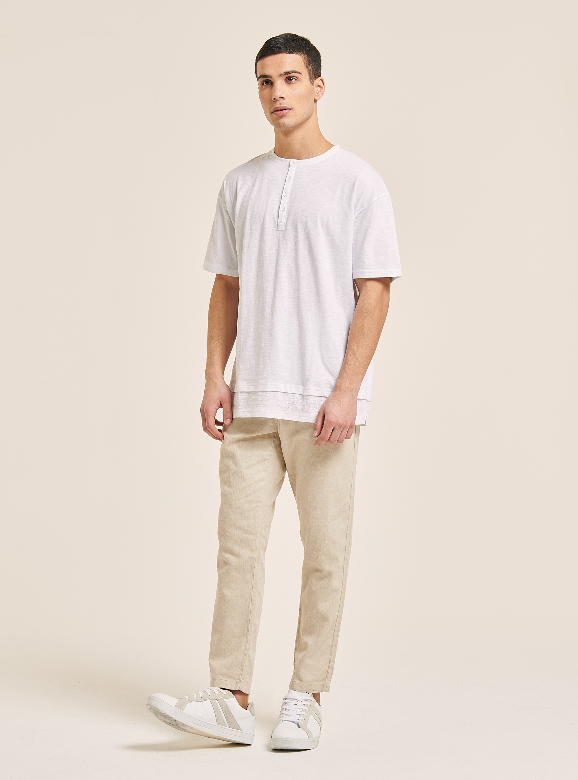 Maglietta in misto lino con collo serafino, BIANCO