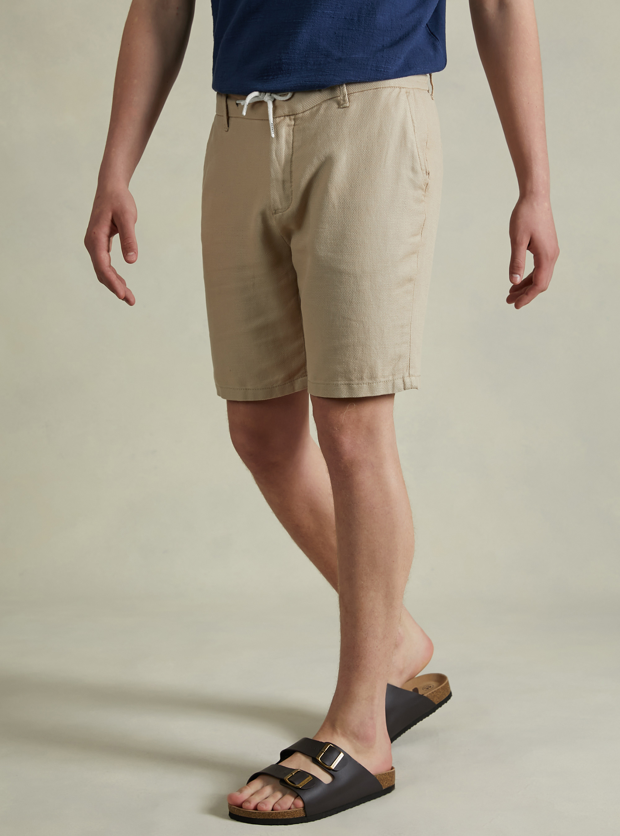 Bermudashorts aus einer Leinenmischung mit Knopf und Kordelzug in der Taille, BG2 BEIGE MEDIUM