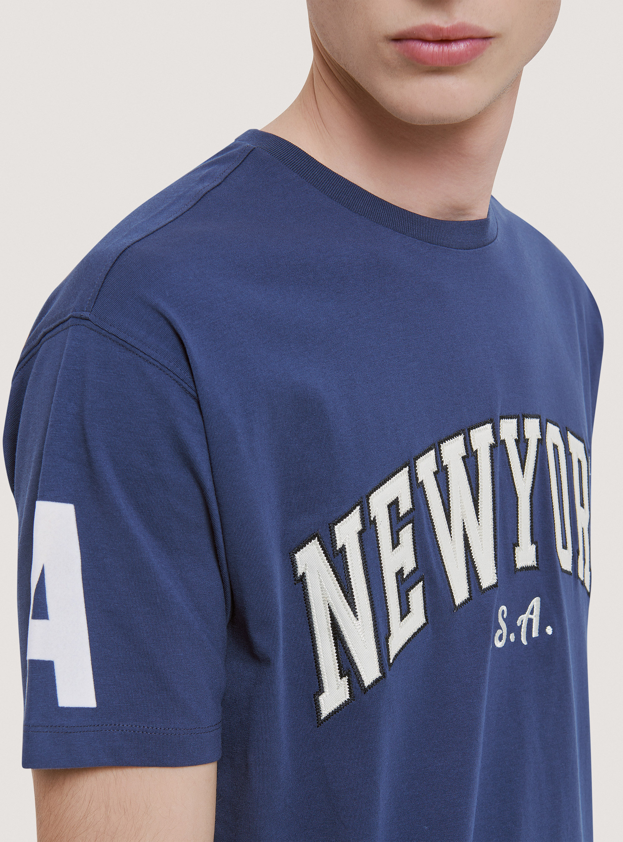 Maglietta oversize in cotone con patch, C2329 BLUE