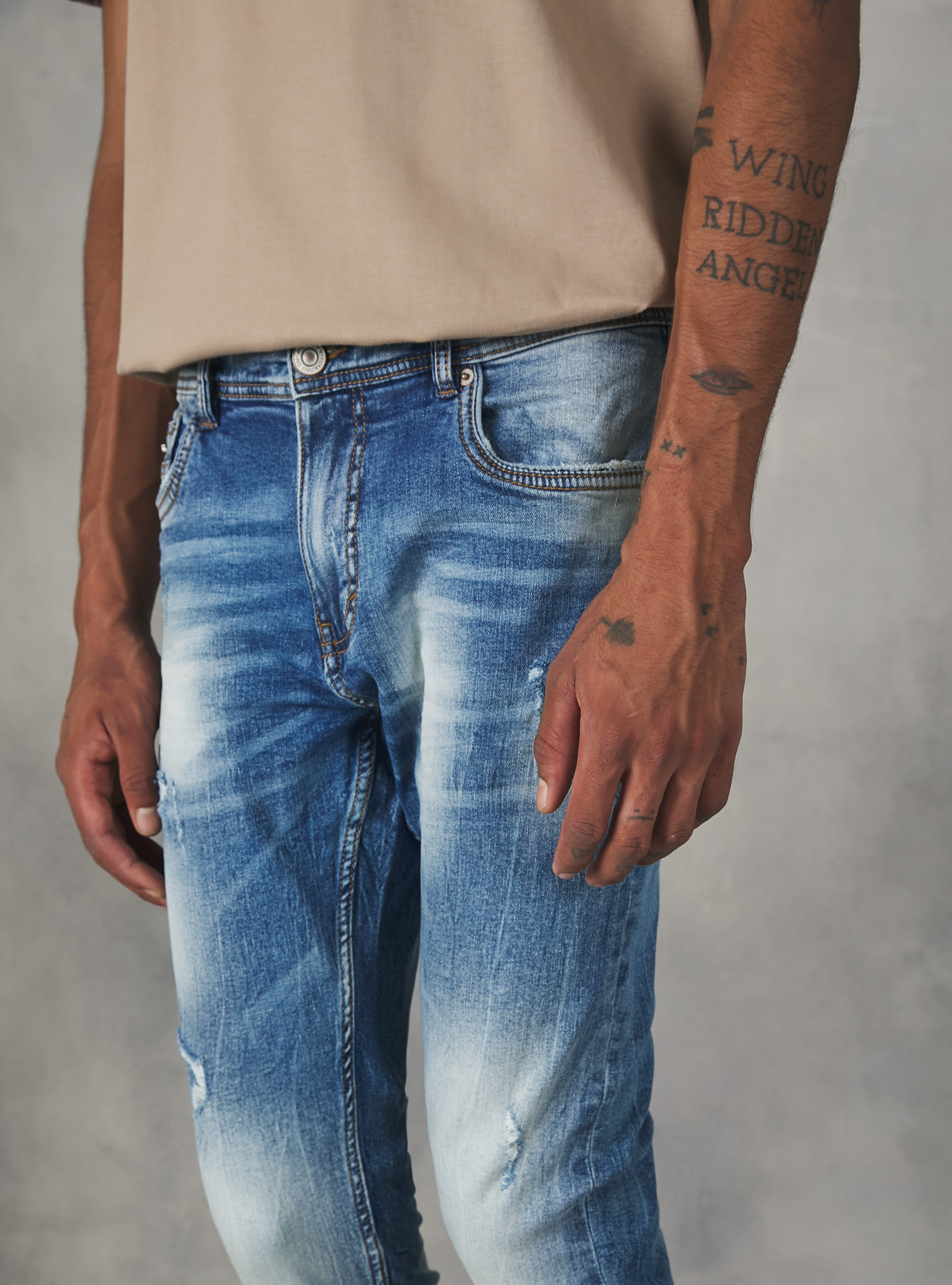 Super skinny jeans with breaks in stretch denim, D004 MEDIUM LIGHT BLUE