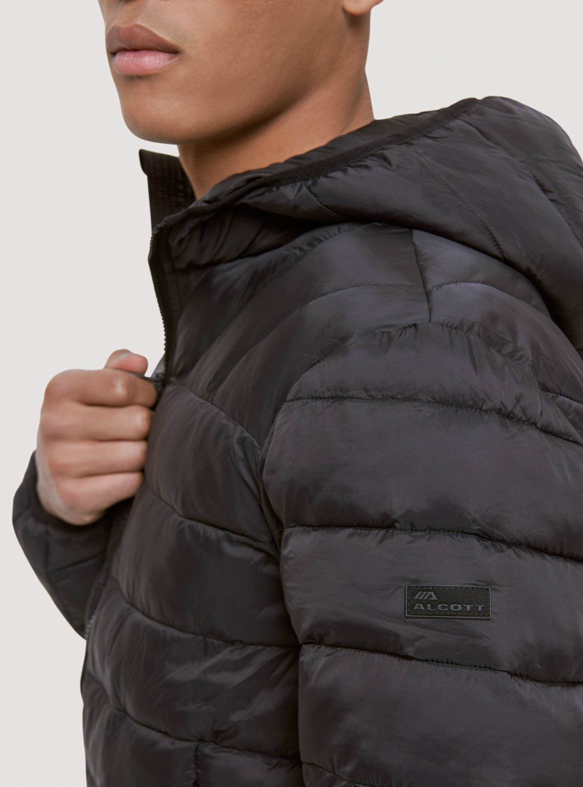 Giubbotto con imbottitura riciclata, NERO