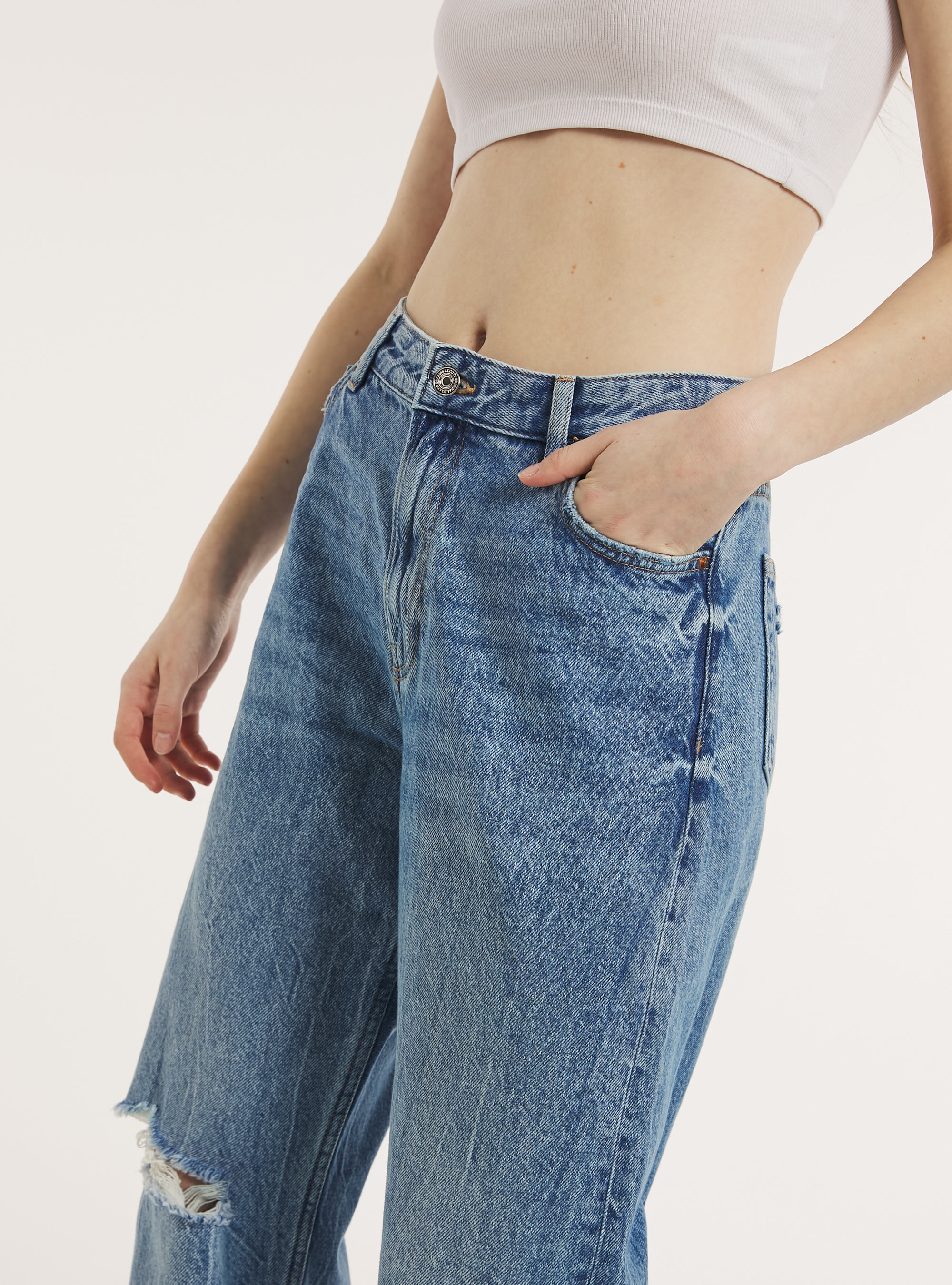 Loose straight fit jeans | Alcott | Women's Jeans