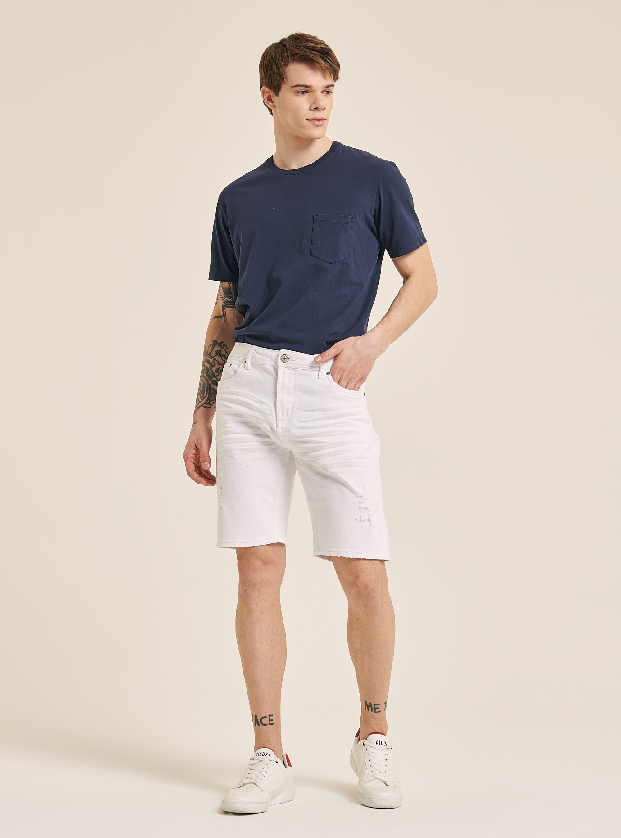 Bermuda en denim stretch &agrave; coupe &eacute;troite, C099 WHITE