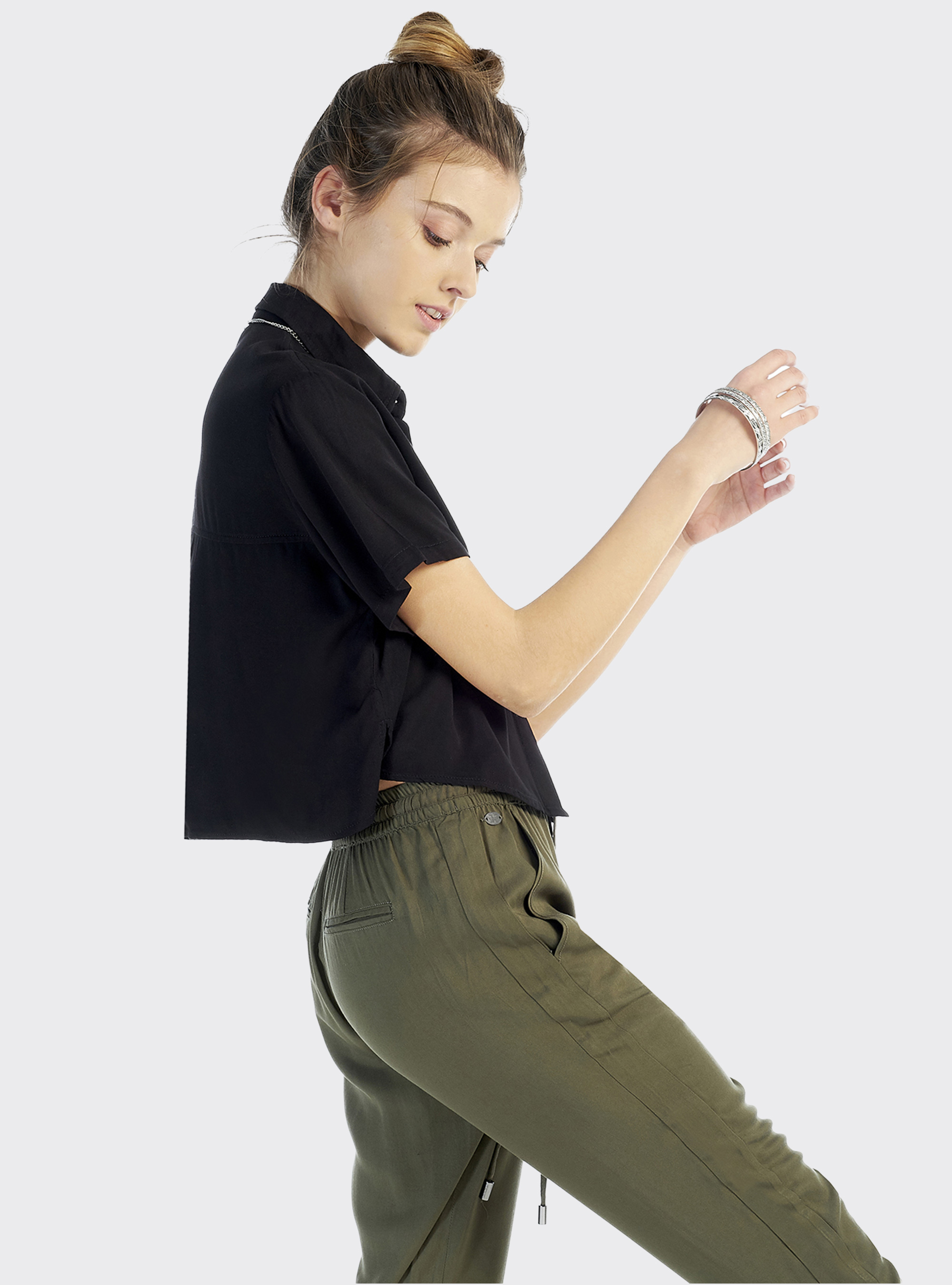 Camiseta cropped, NEGRO