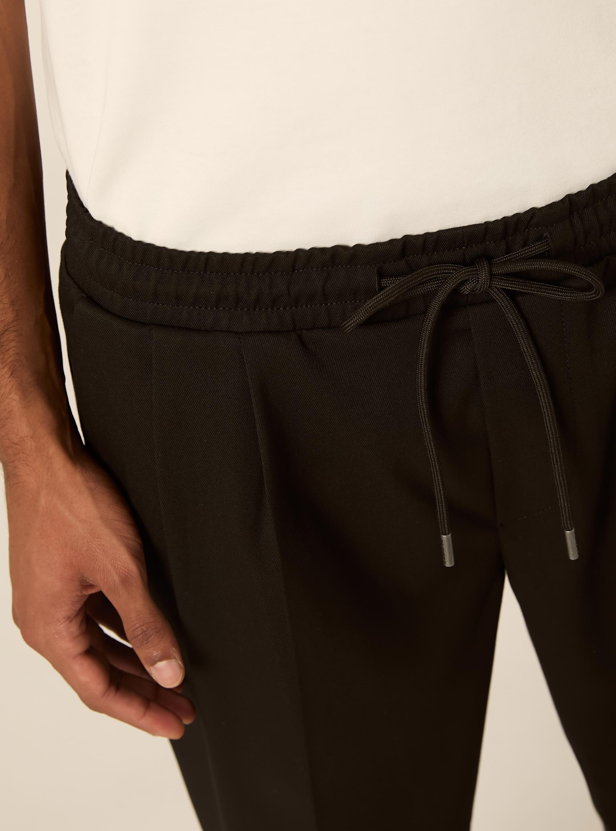Pantalon jogging en twill avec pinces, BK1 BLACK