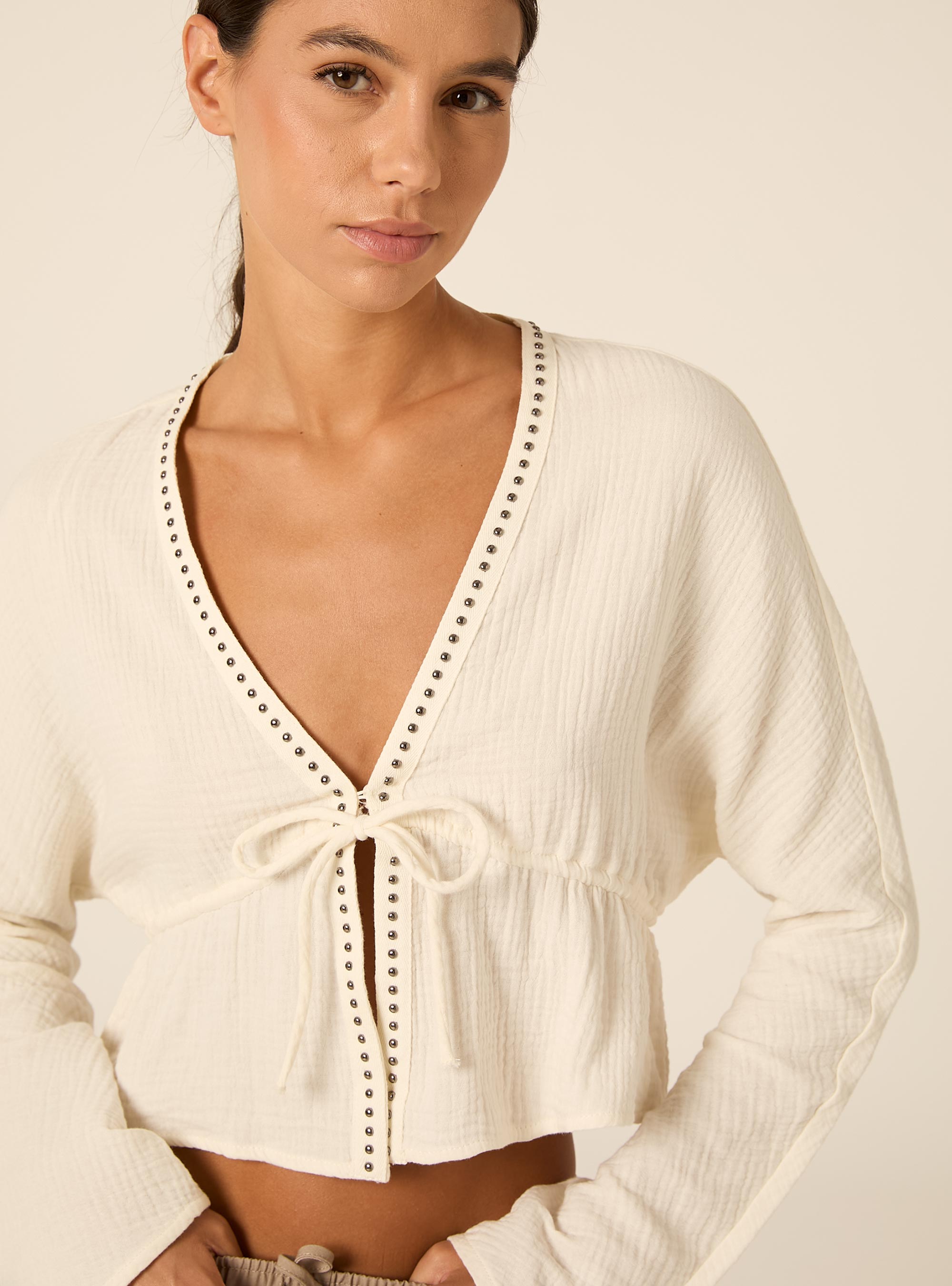 Blusa con borchie, WH2 WHITE
