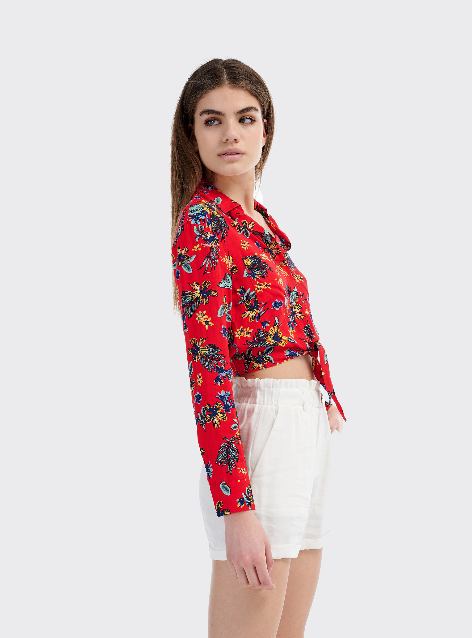 Camicia cropped con nodo stampa caraibi, MULTICOLOR