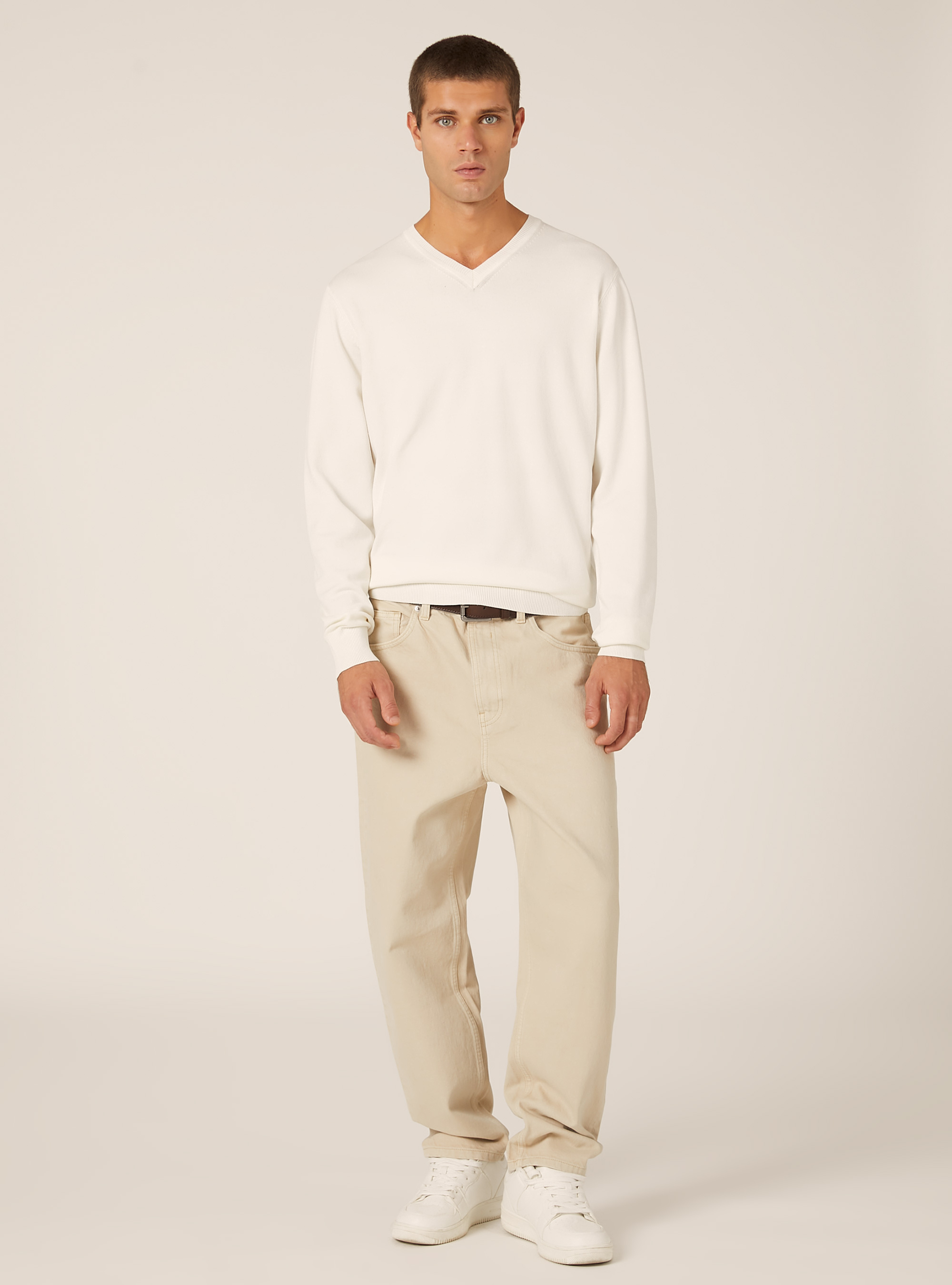 Jersey con cuello en V de viscosa Ecovero, WH2 WHITE