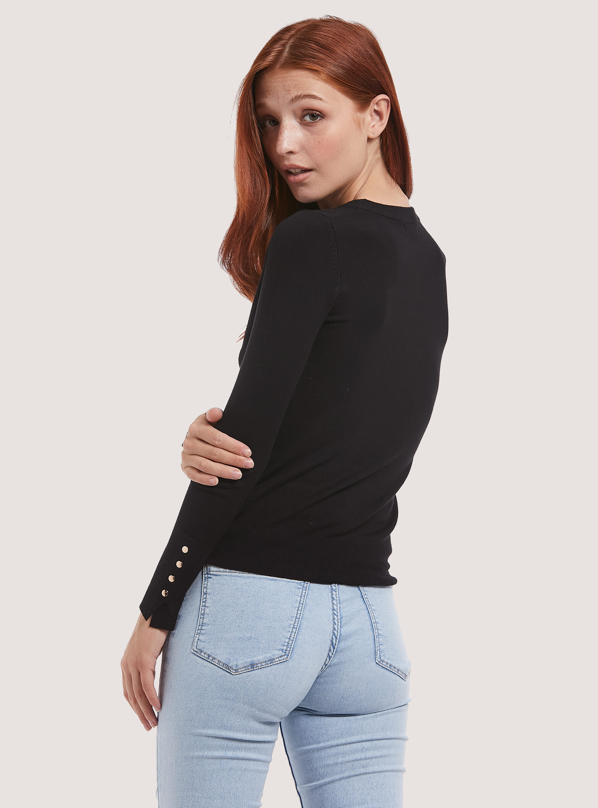 Pull à col rond avec boutons sur la manche, BK1 BLACK