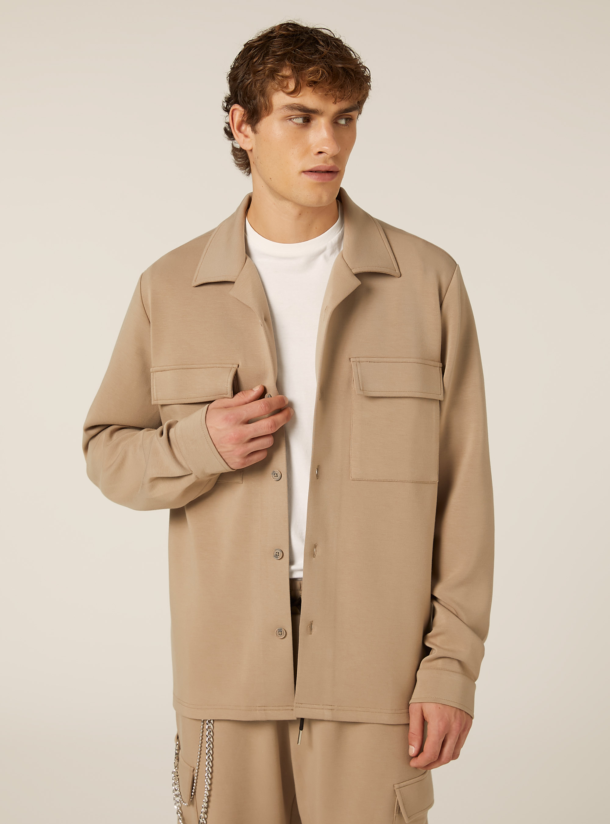 Hemd mit übergroßen Soft-Touch-Taschen, BG2 BEIGE MEDIUM