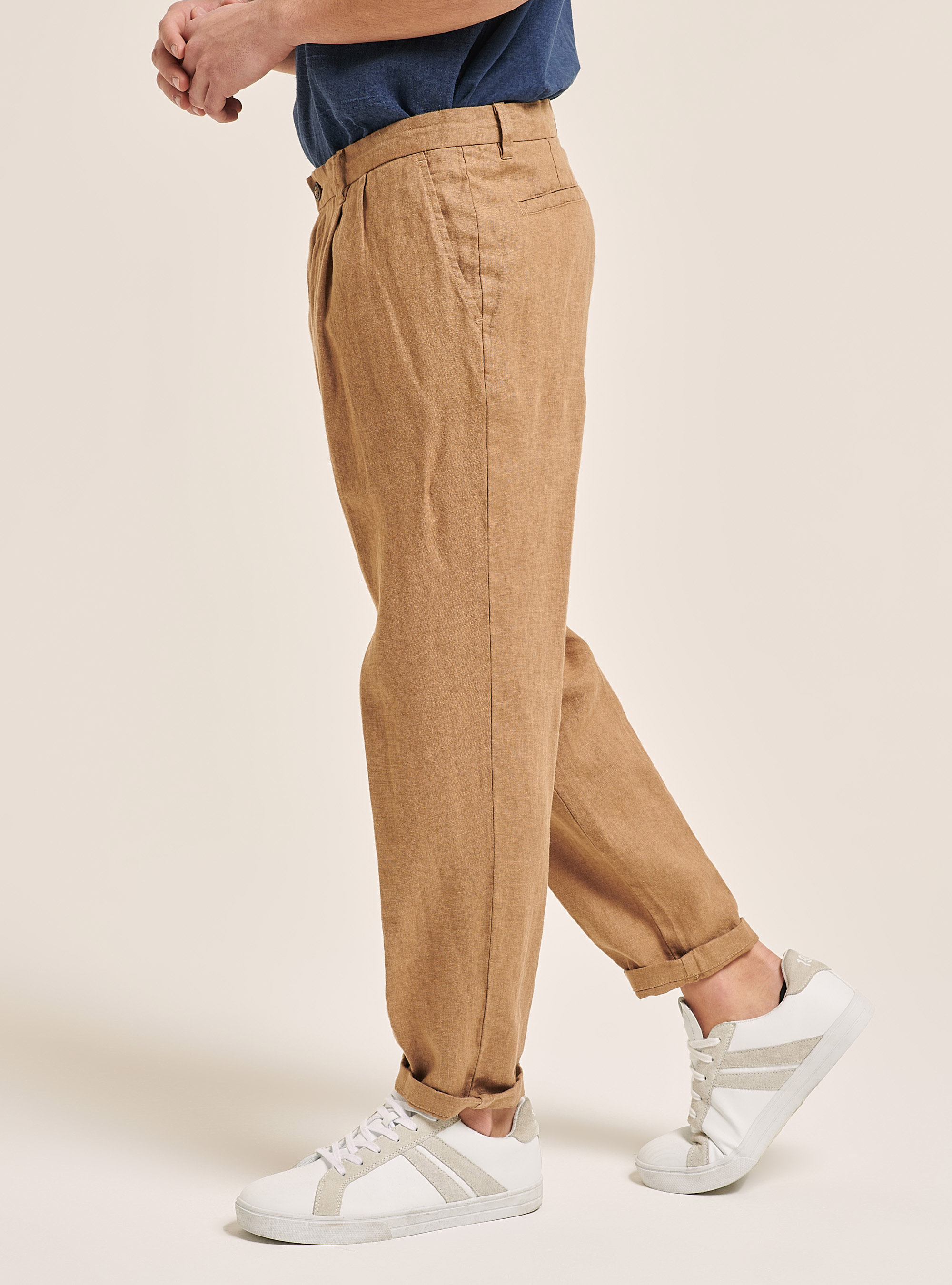 Pure linen trousers with pleats, C5527 CAMEL
