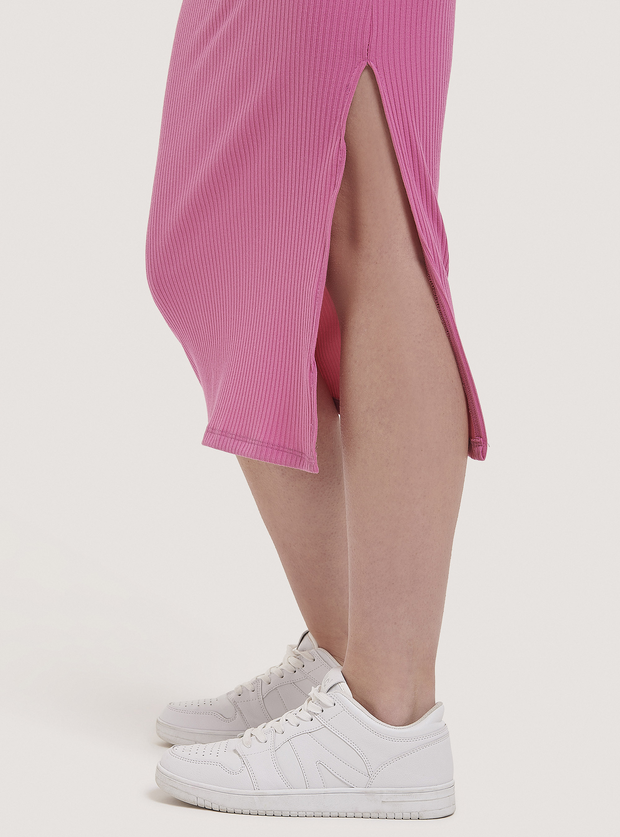 Robe midi cotel&eacute;e avec fente lat&eacute;rale, C4430 FUXIA