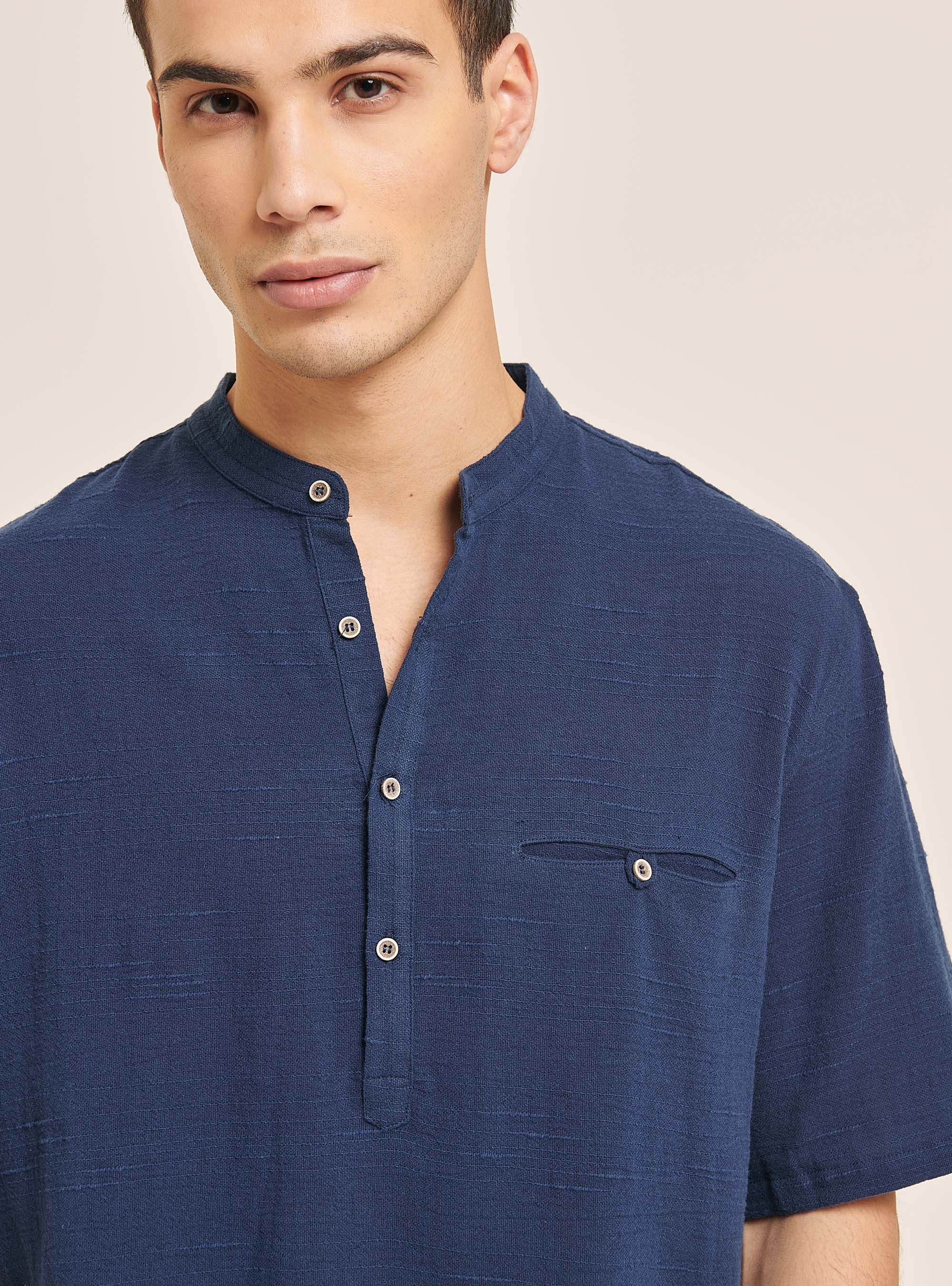 Camicia a maniche corte in misto lino con collo coreano, BLU MARINO