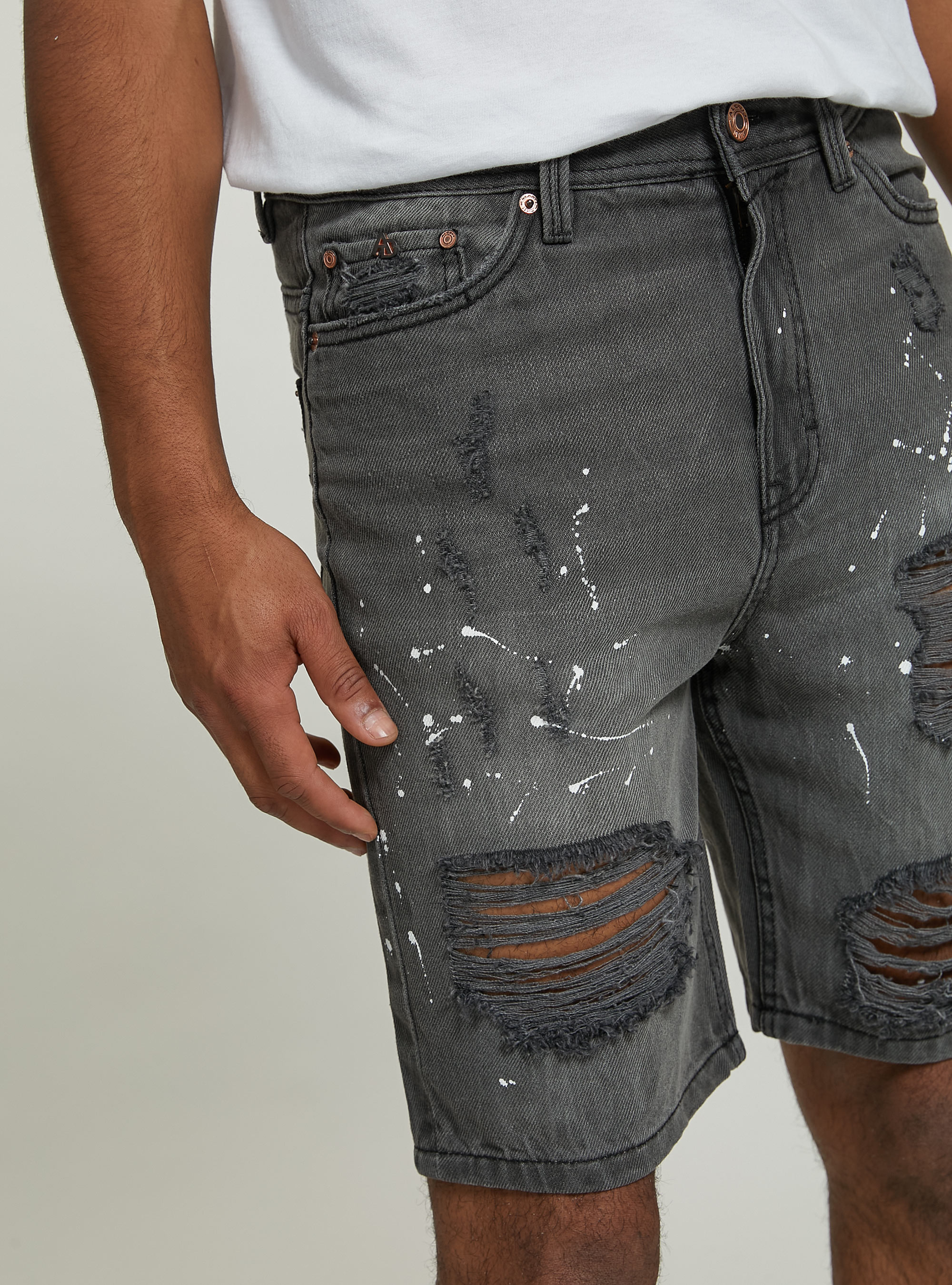 Bermudashorts aus Stretch-Denim in schmaler Passform, D000 BLACK