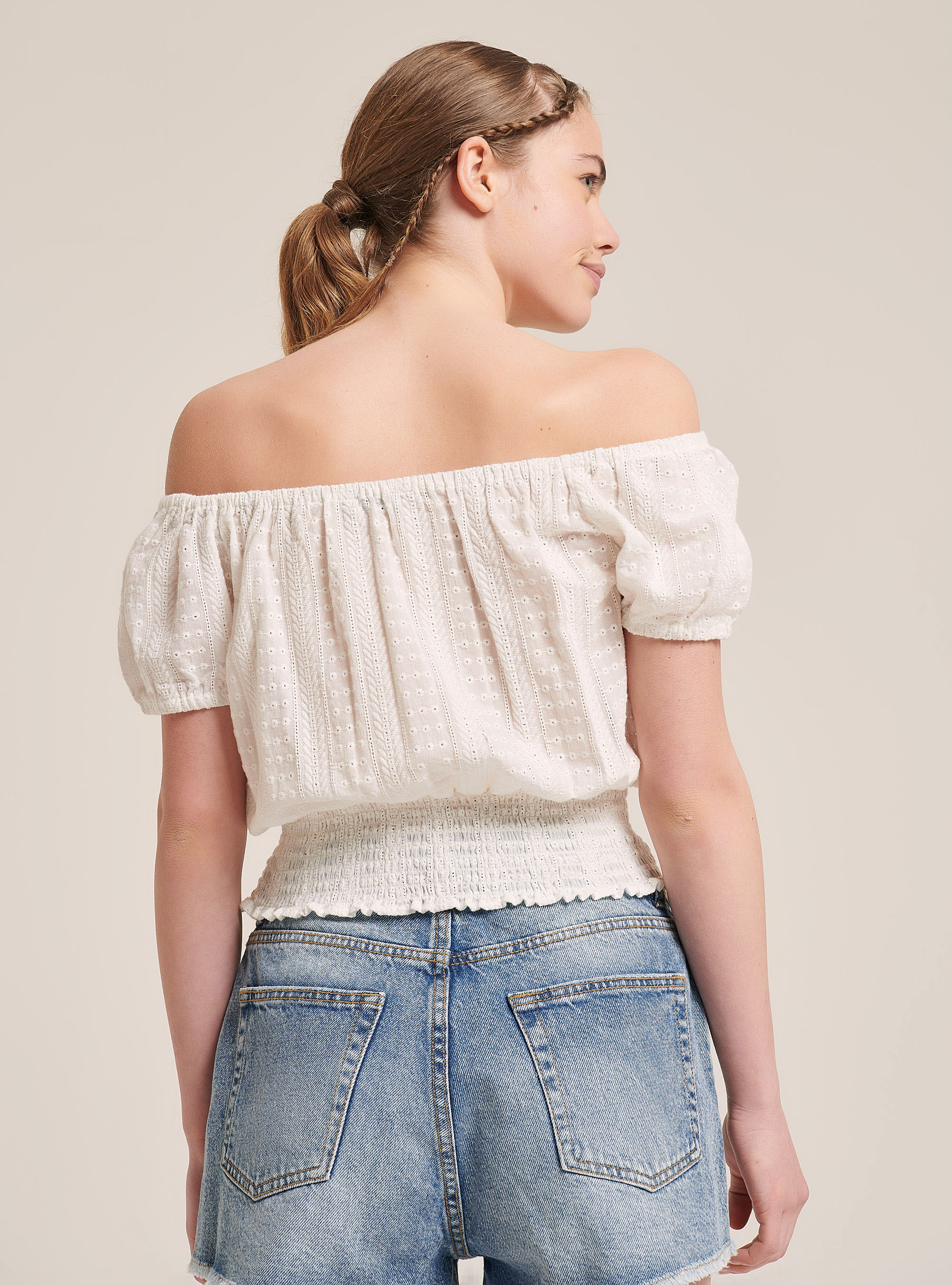 Crop top con fascia elastica in crochet, BIANCO