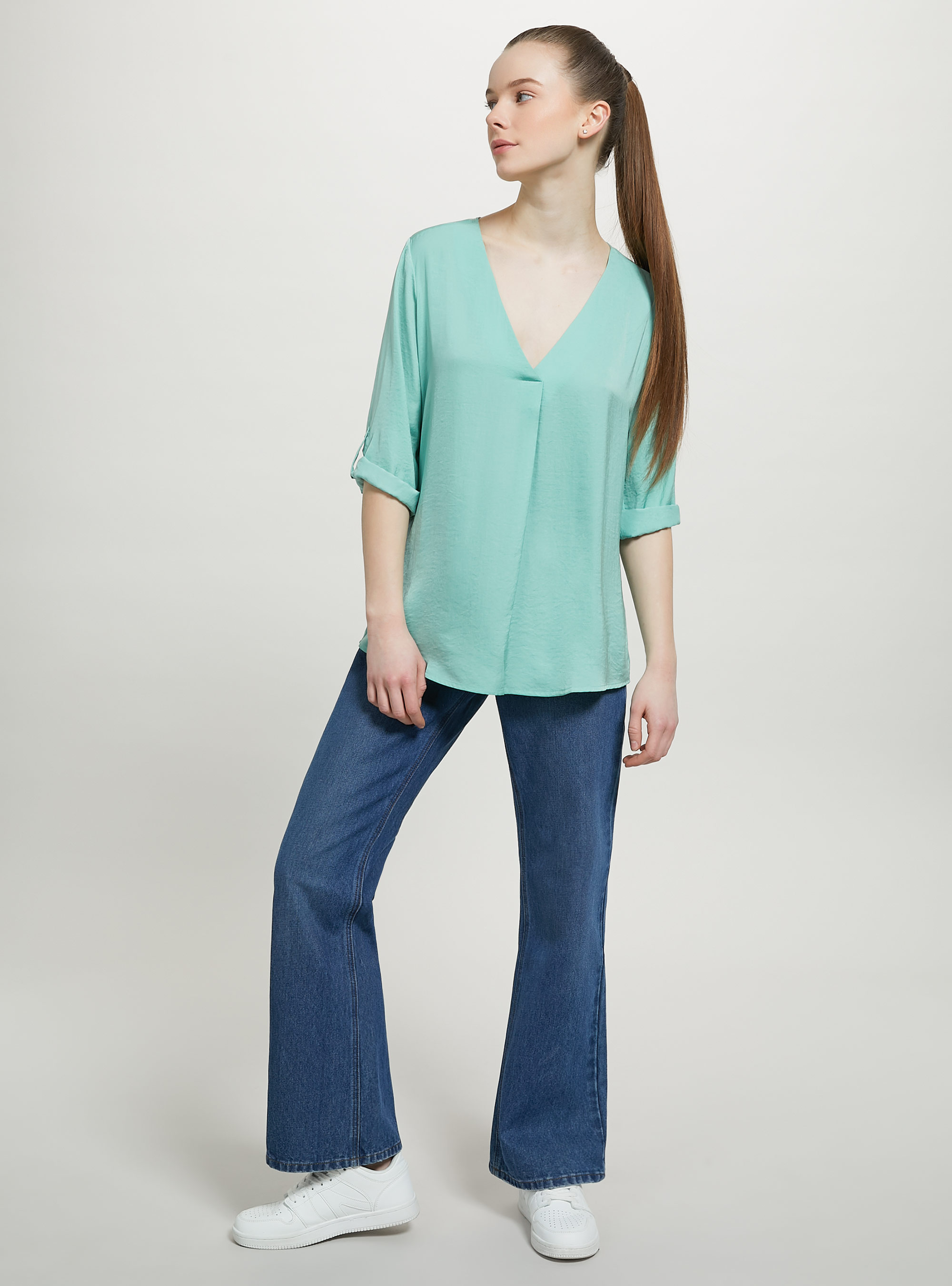 Plain-coloured blouse with neckline, GA3 AQUA GREEN LIGHT