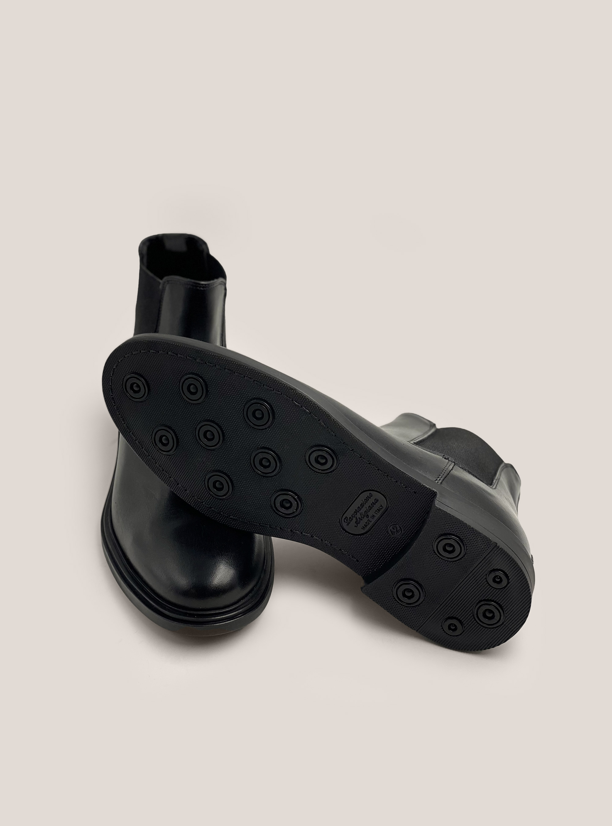 Stivaletto in vera pelle con elastico laterale, BLACK