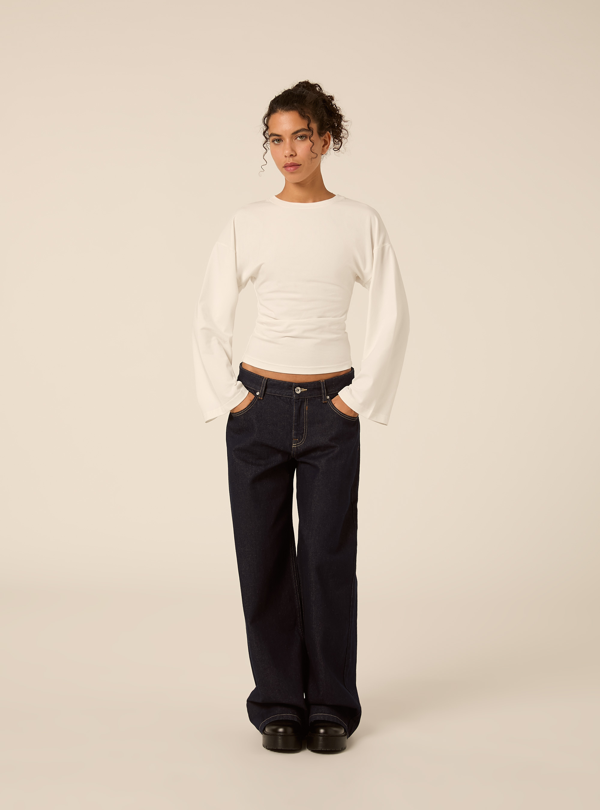 Flare sleeve top with side ruched detailing, WH1 OFF WHITE