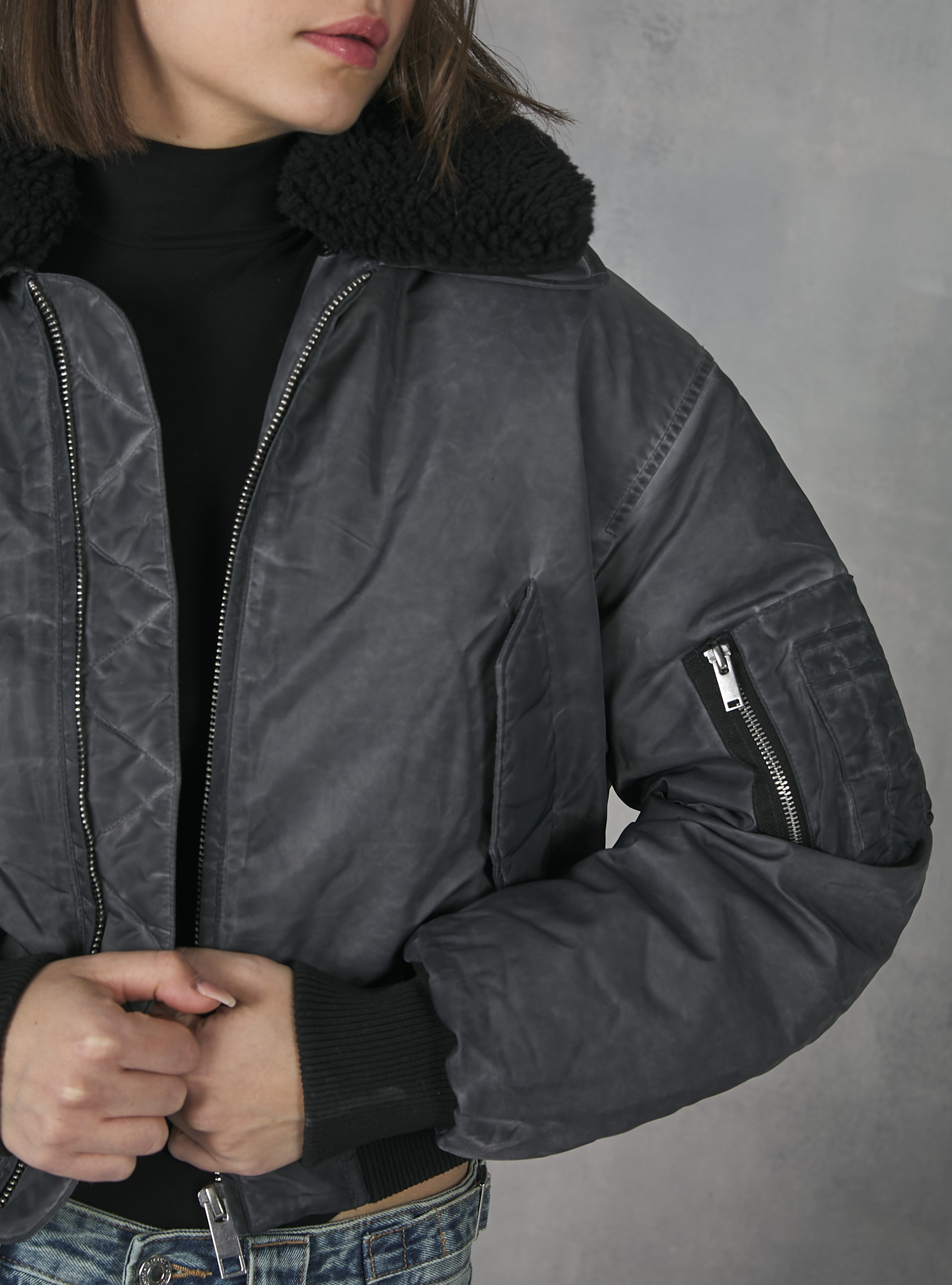 Giubbotto bomber effetto slavato con imbottitura riciclata, BK1 BLACK