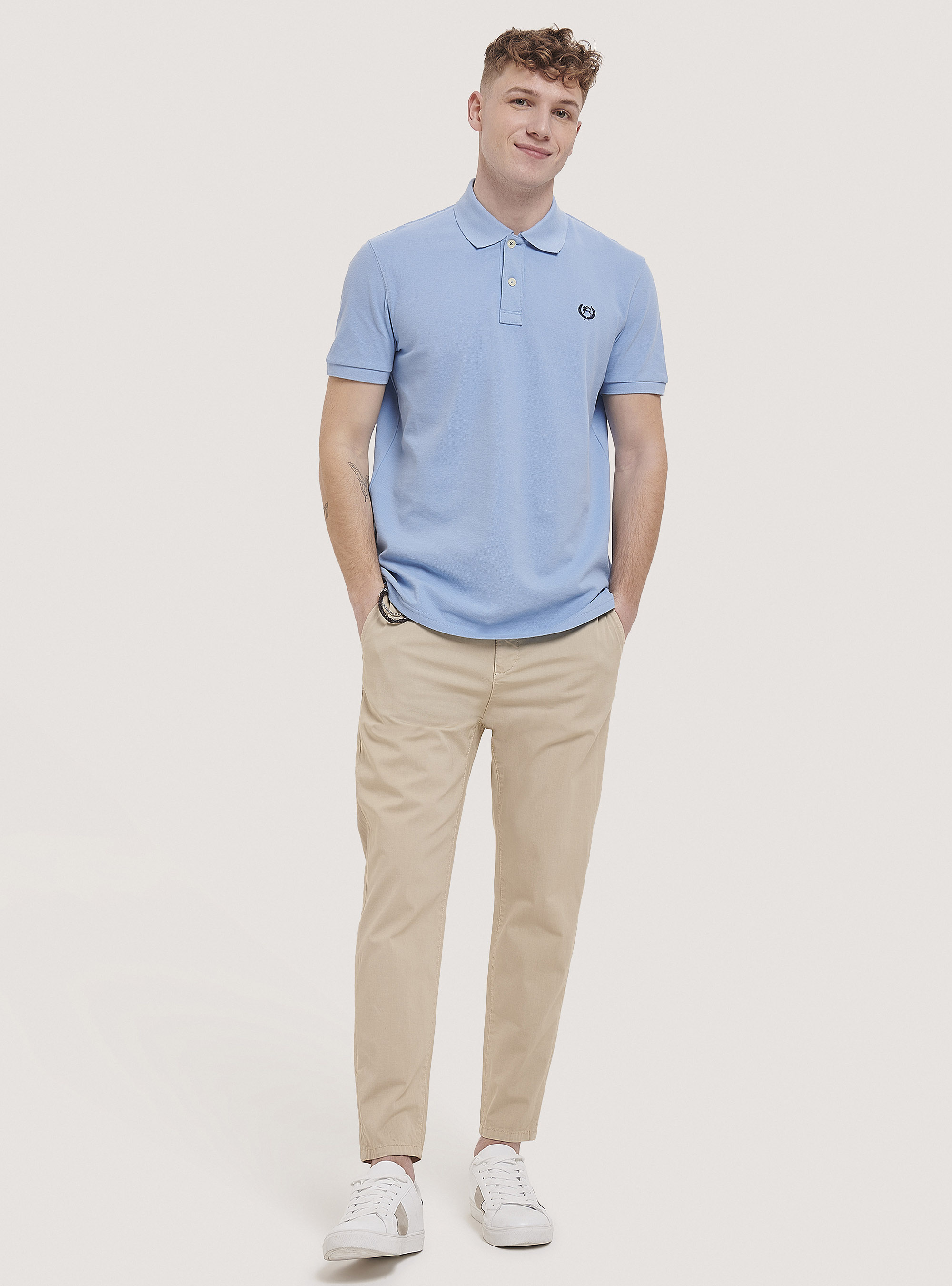 Polo en coton piqu&eacute; avec broderie, C1217 AZZURRE