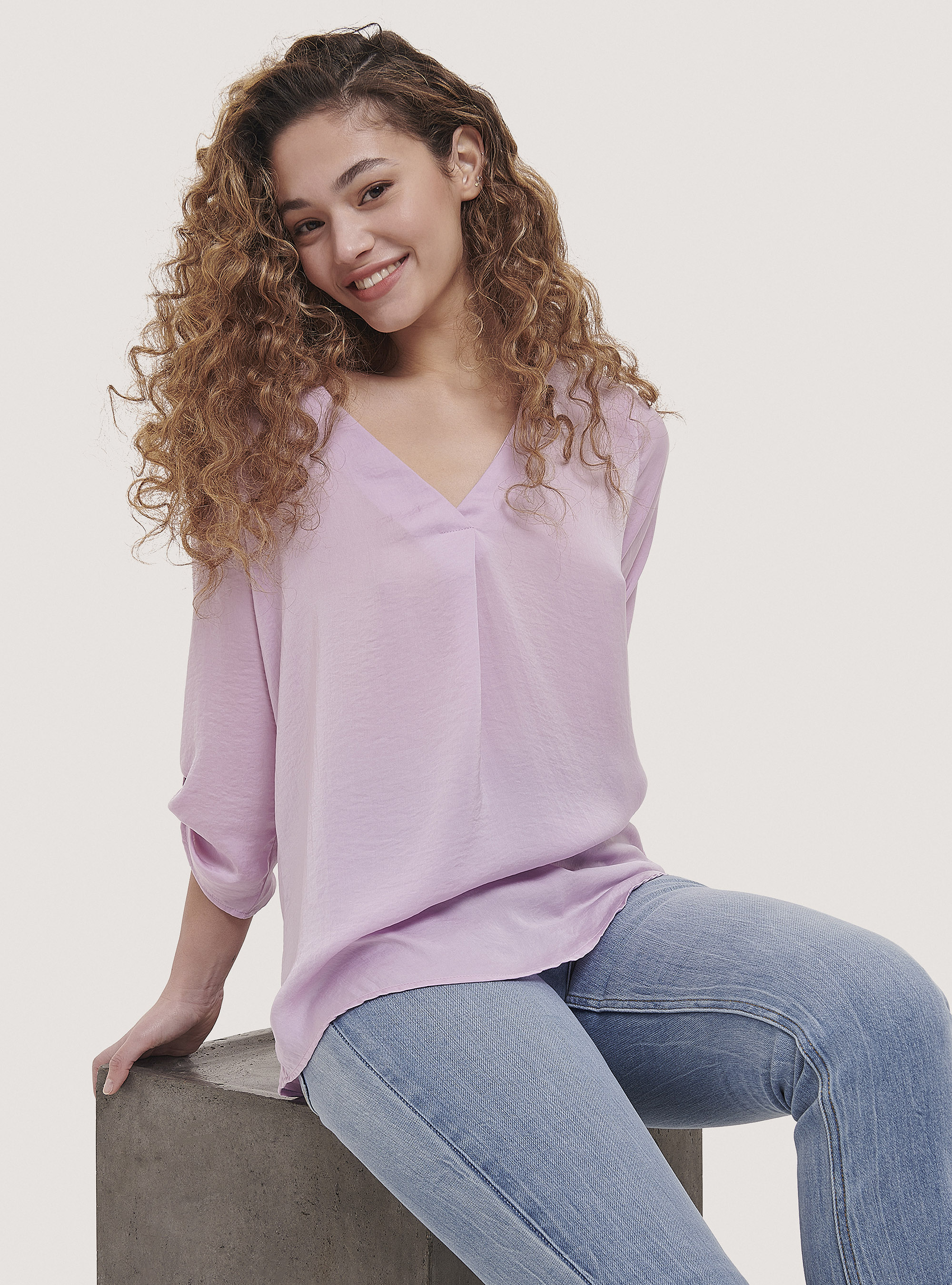 Blusa de color s&oacute;lido con escote, C4546 LILLAC
