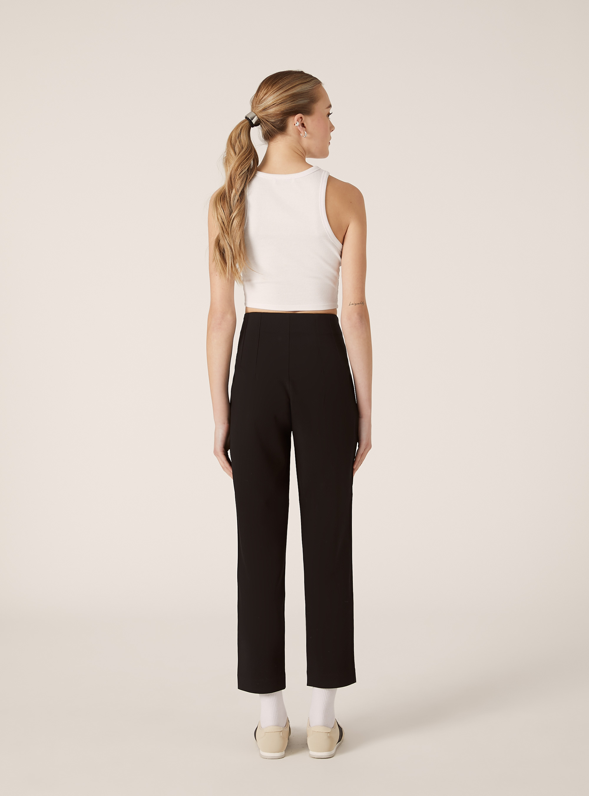 Unifarbene Hose mit Bundfalten, BK1 BLACK