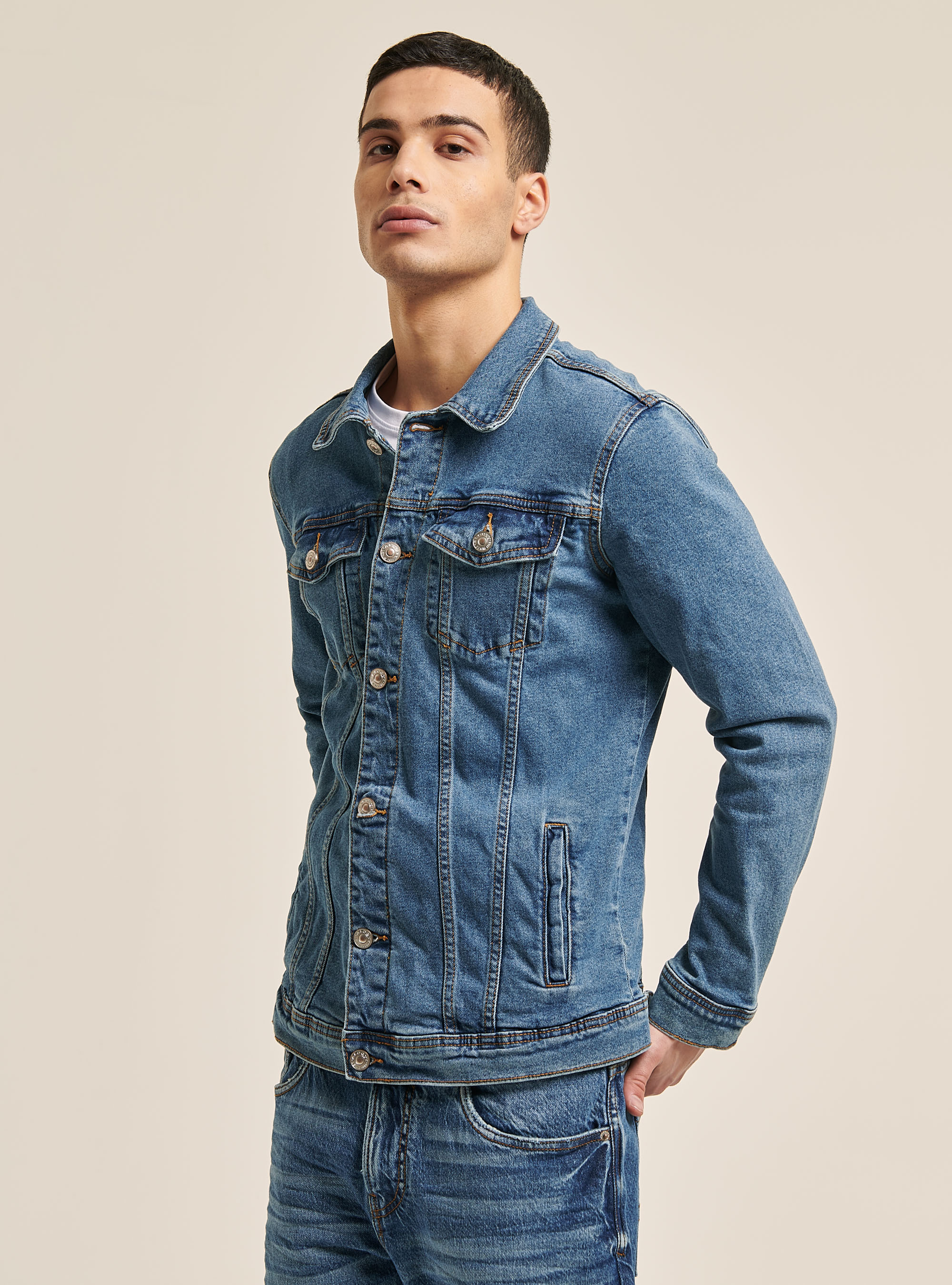 Comfort fit denim jacket | Alcott 