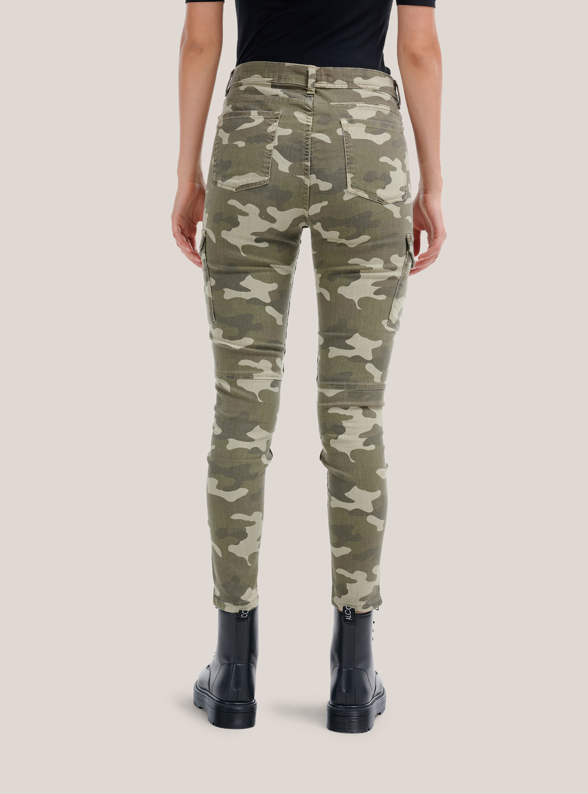 Skinny camo trousers