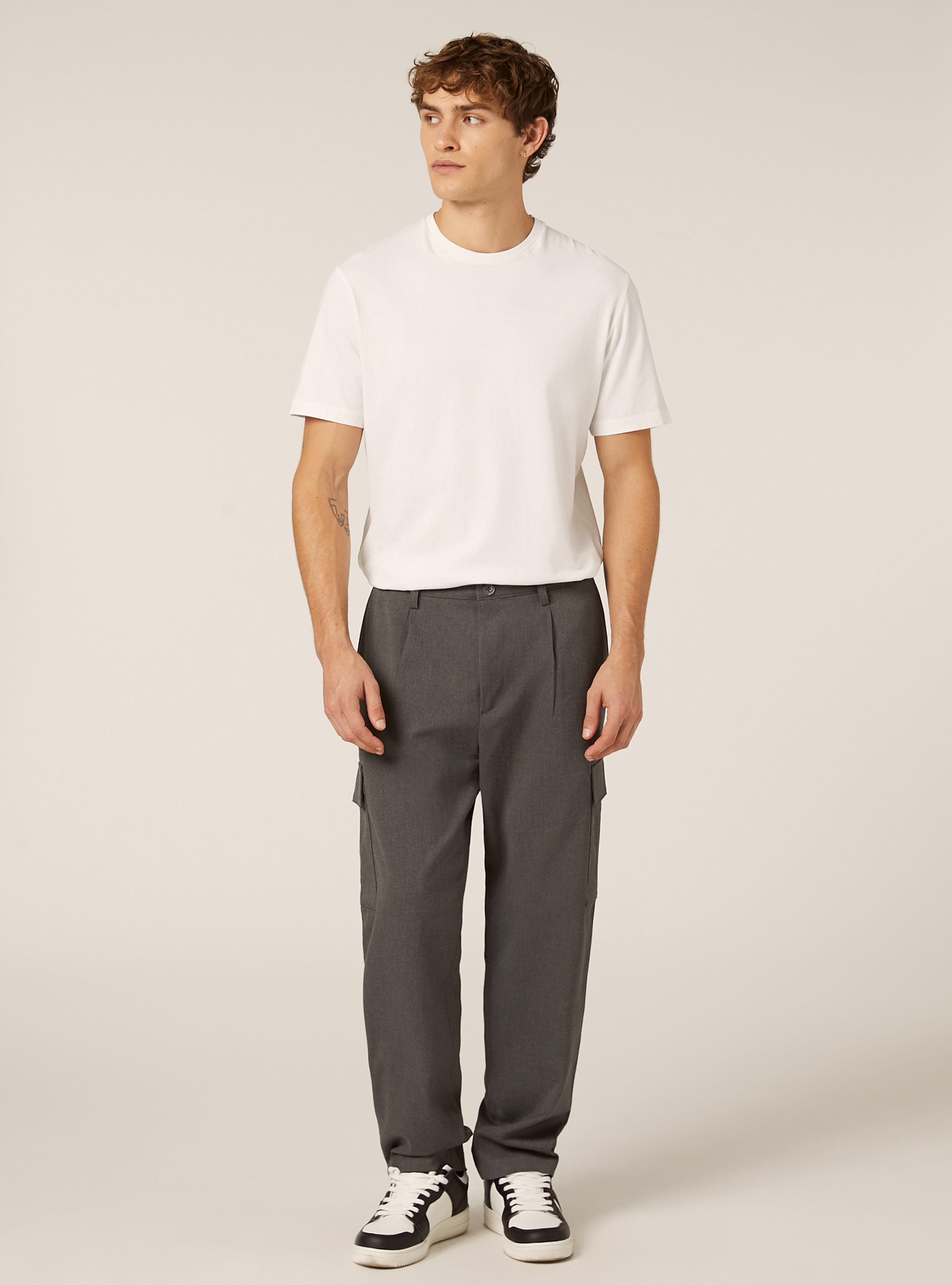Pantaloni con tasconi e una pince, GY1 GREY DARK