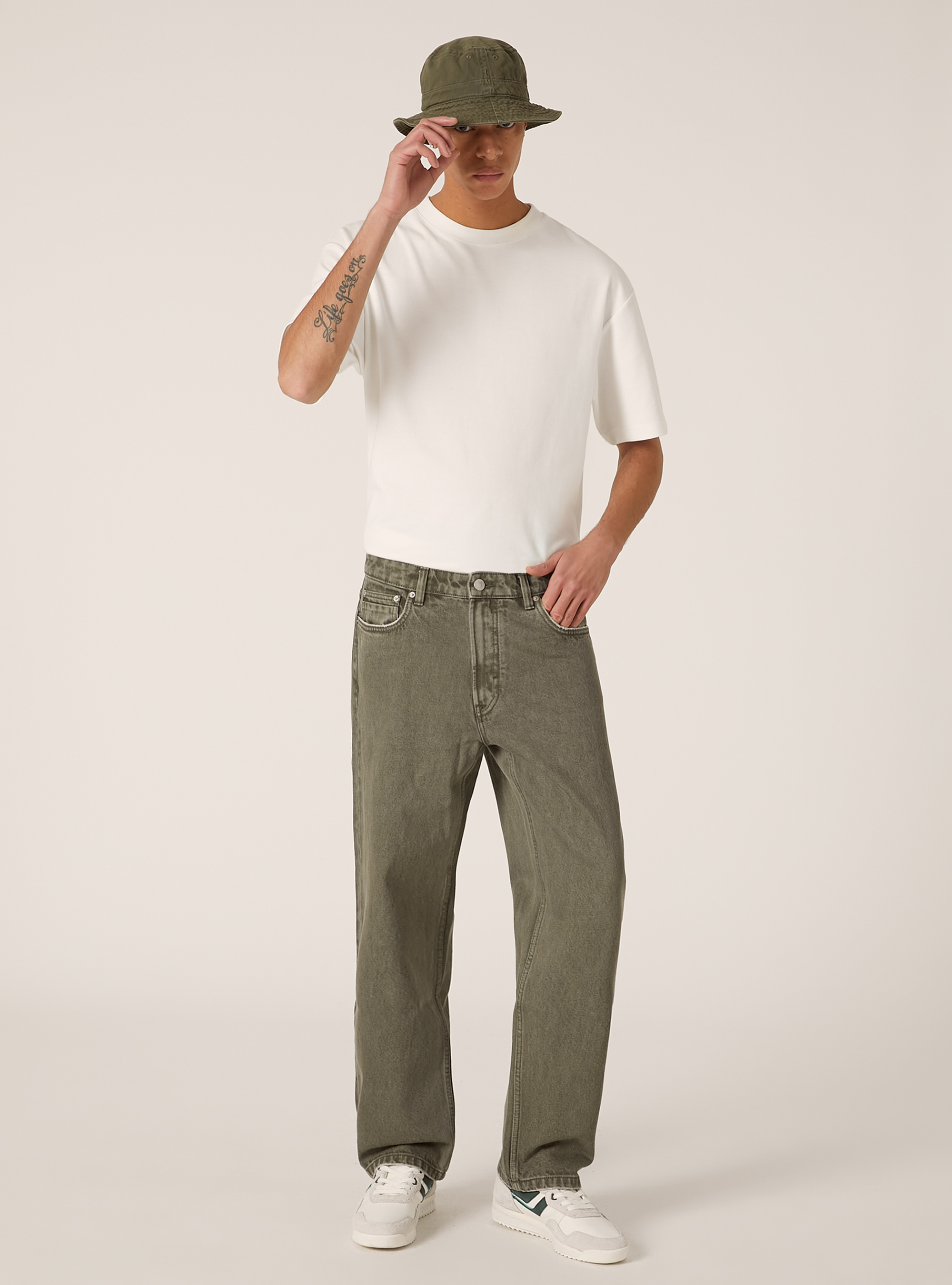 Coloured denim straight fit trousers, KY2 KAKY MEDIUM