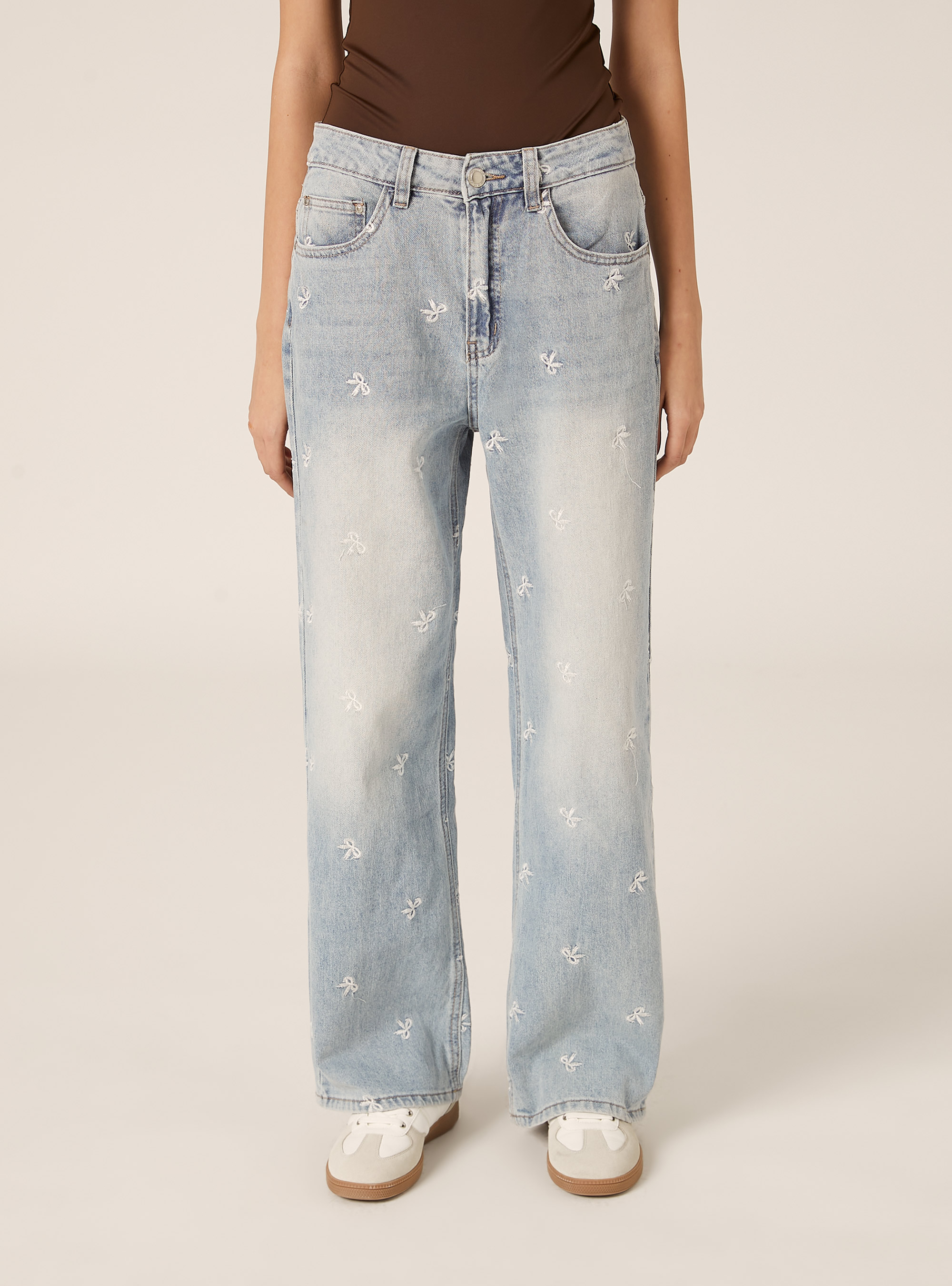 Straight fit jeans with embroidered bows, D006 AZURE