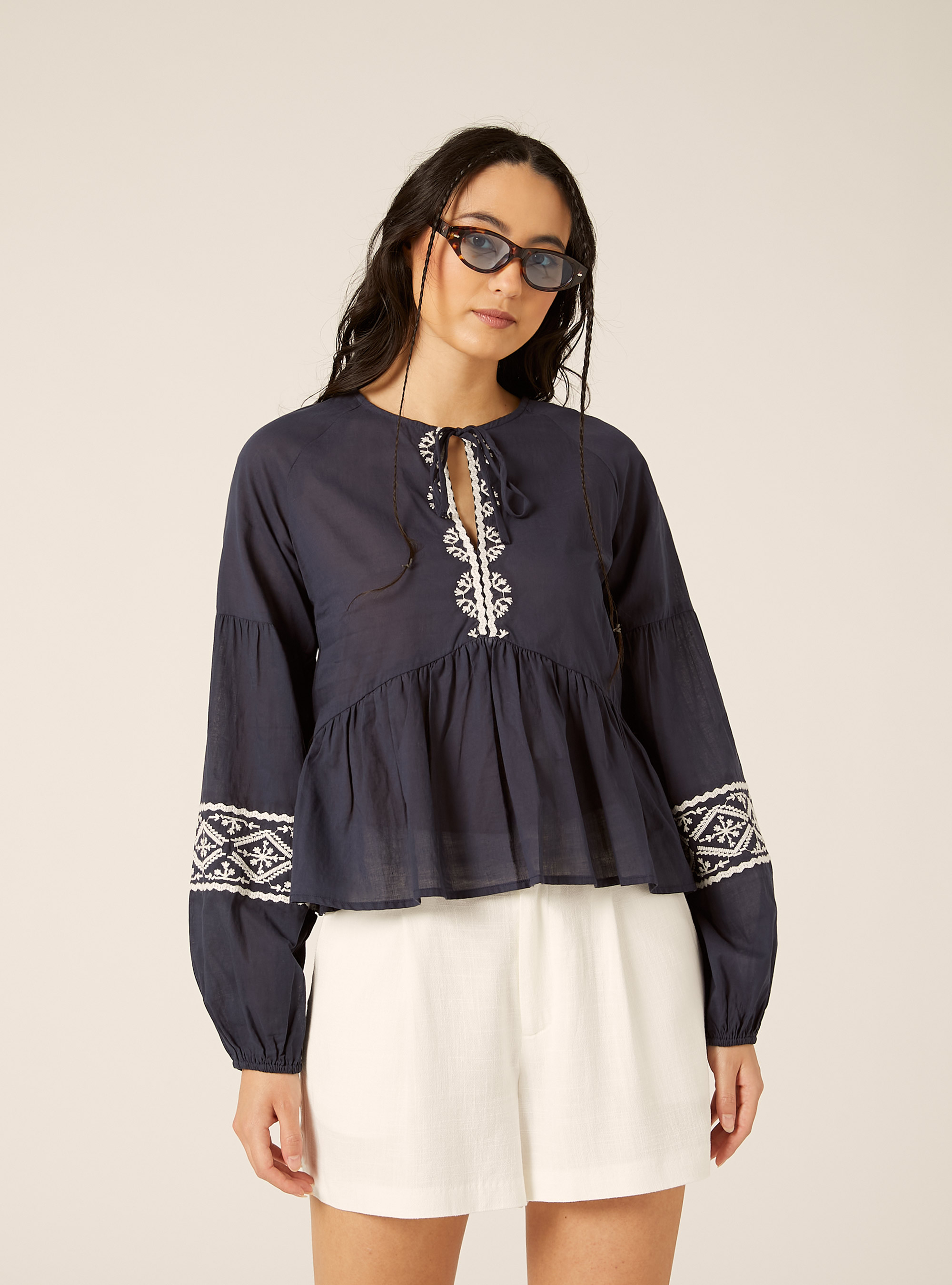 Blusa fluida con bordados, NA2 NAVY MEDIUM