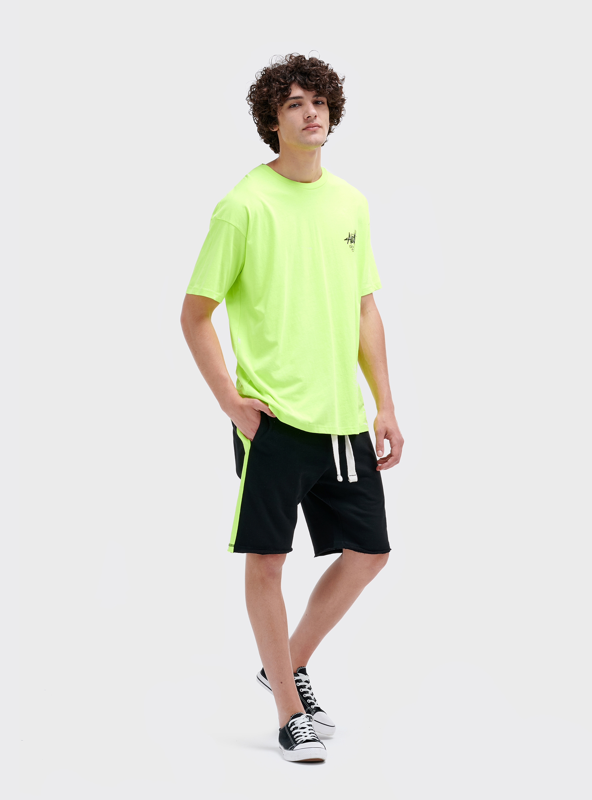 Bermuda de jogging avec bande lat&eacute;rale, C101 BLACK