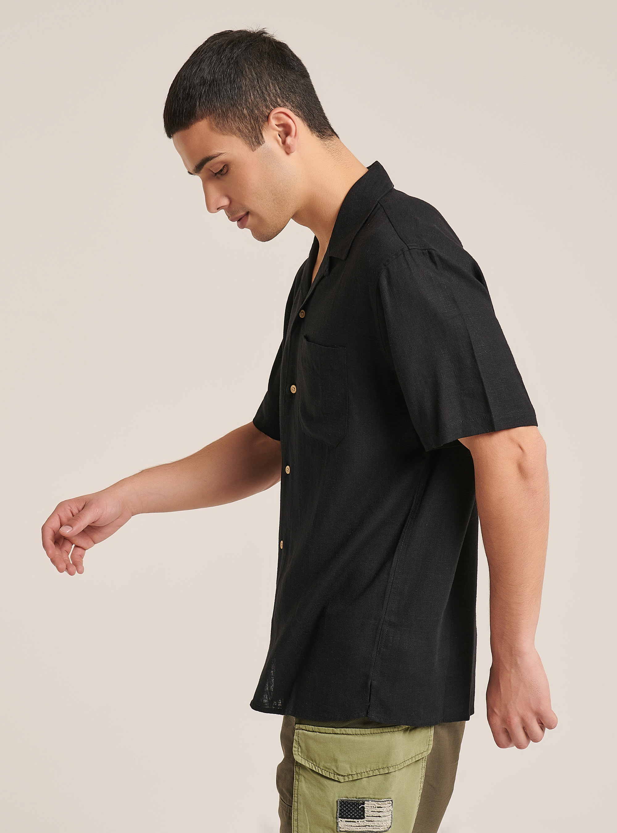 Camicia in misto lino con collo bowling, NERO