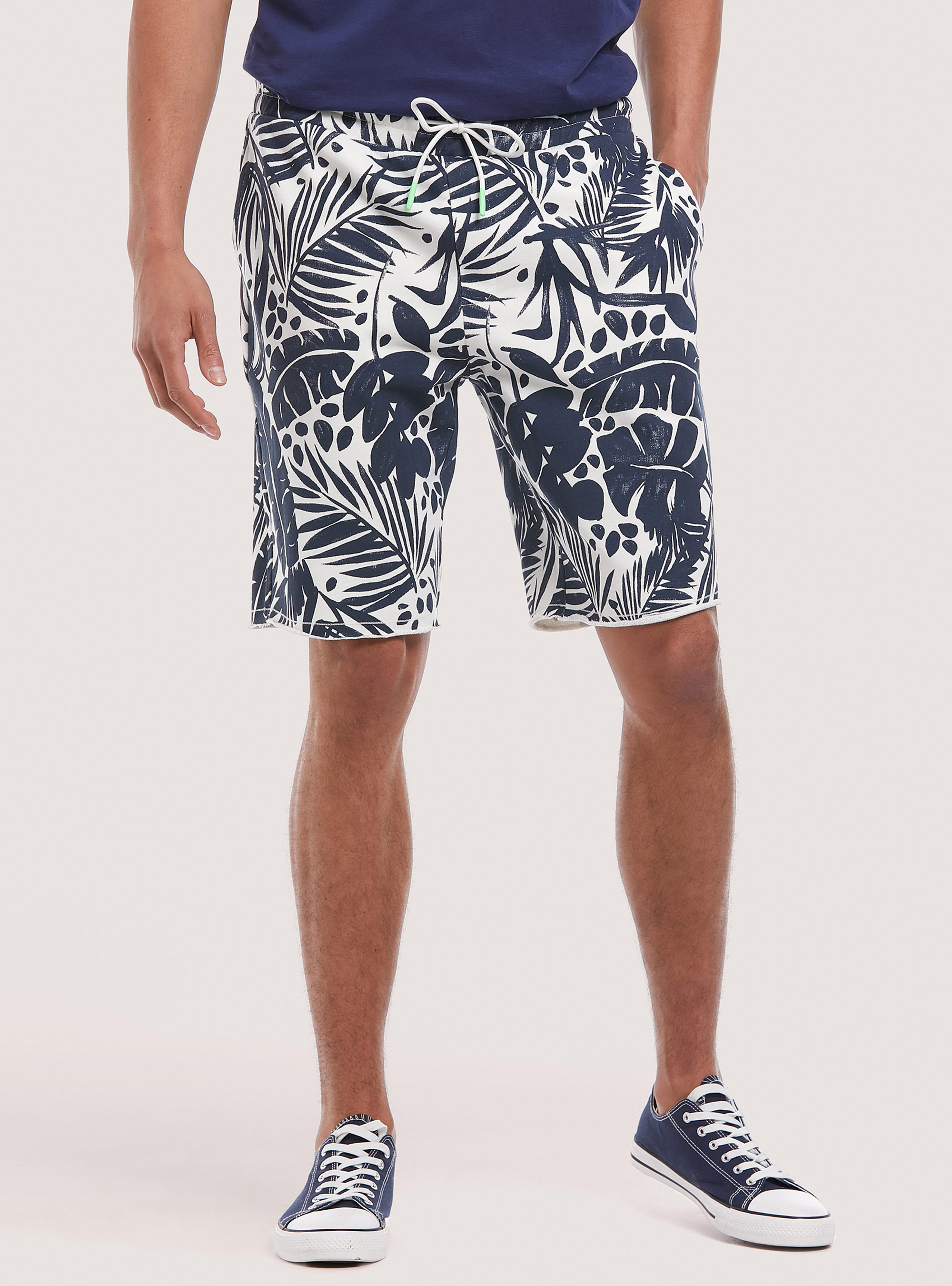 Cotton jogger bermuda shorts with print, LEAFS