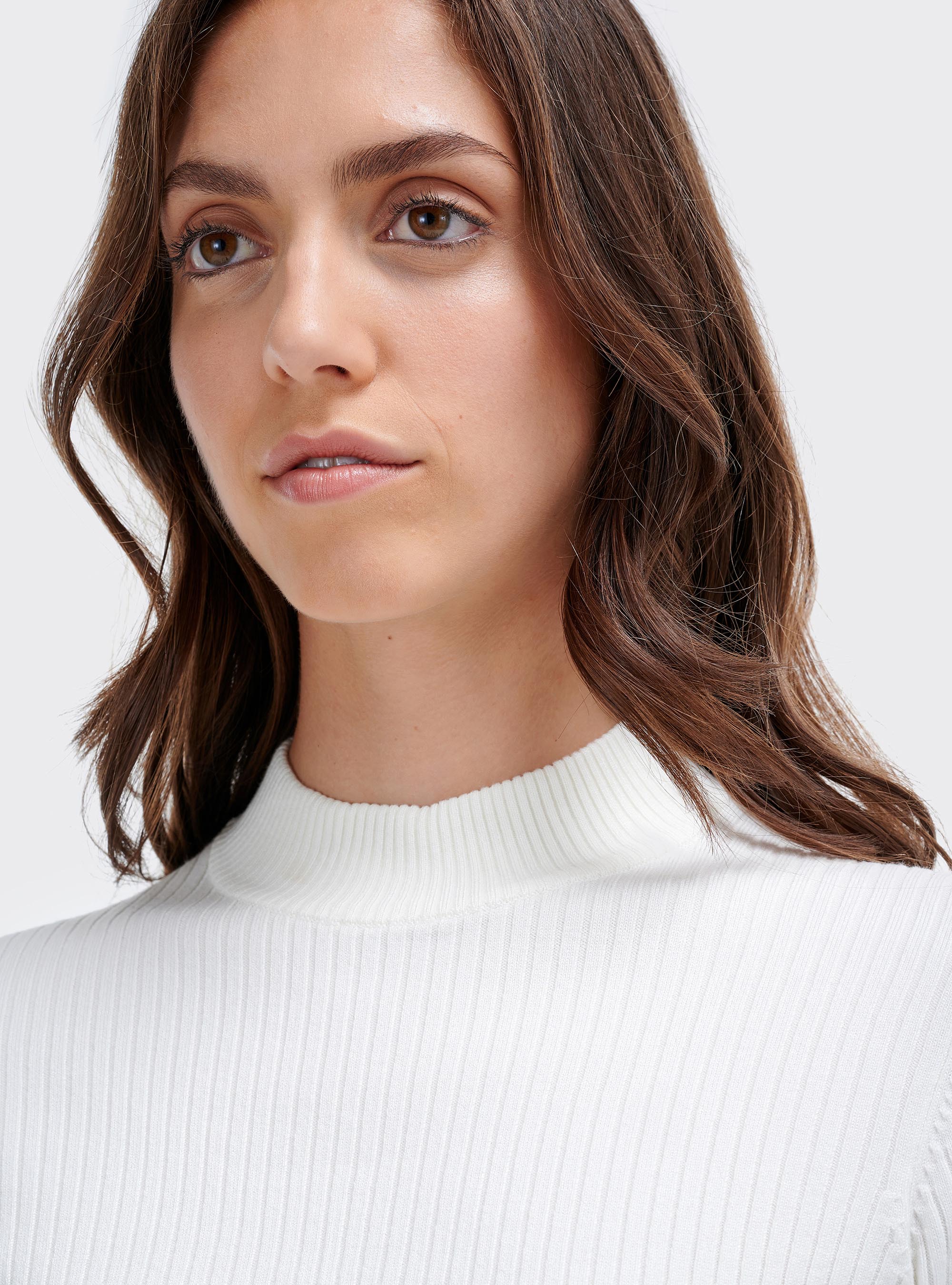 Pull col montant en maille c&ocirc;tel&eacute;e, C085 WHITE