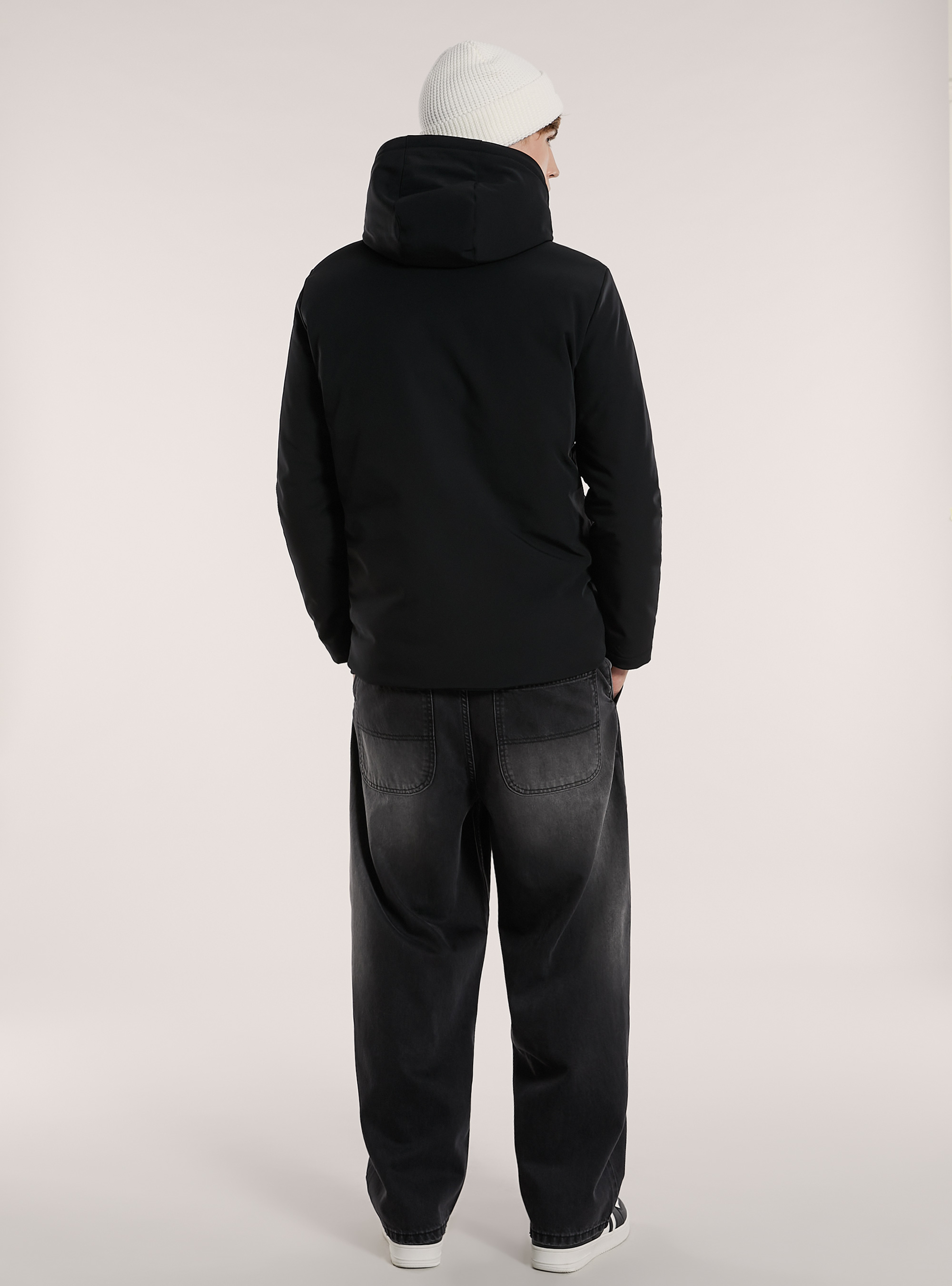 Giubbotto in tessuto tecnico con imbottitura riciclata, BK1 BLACK