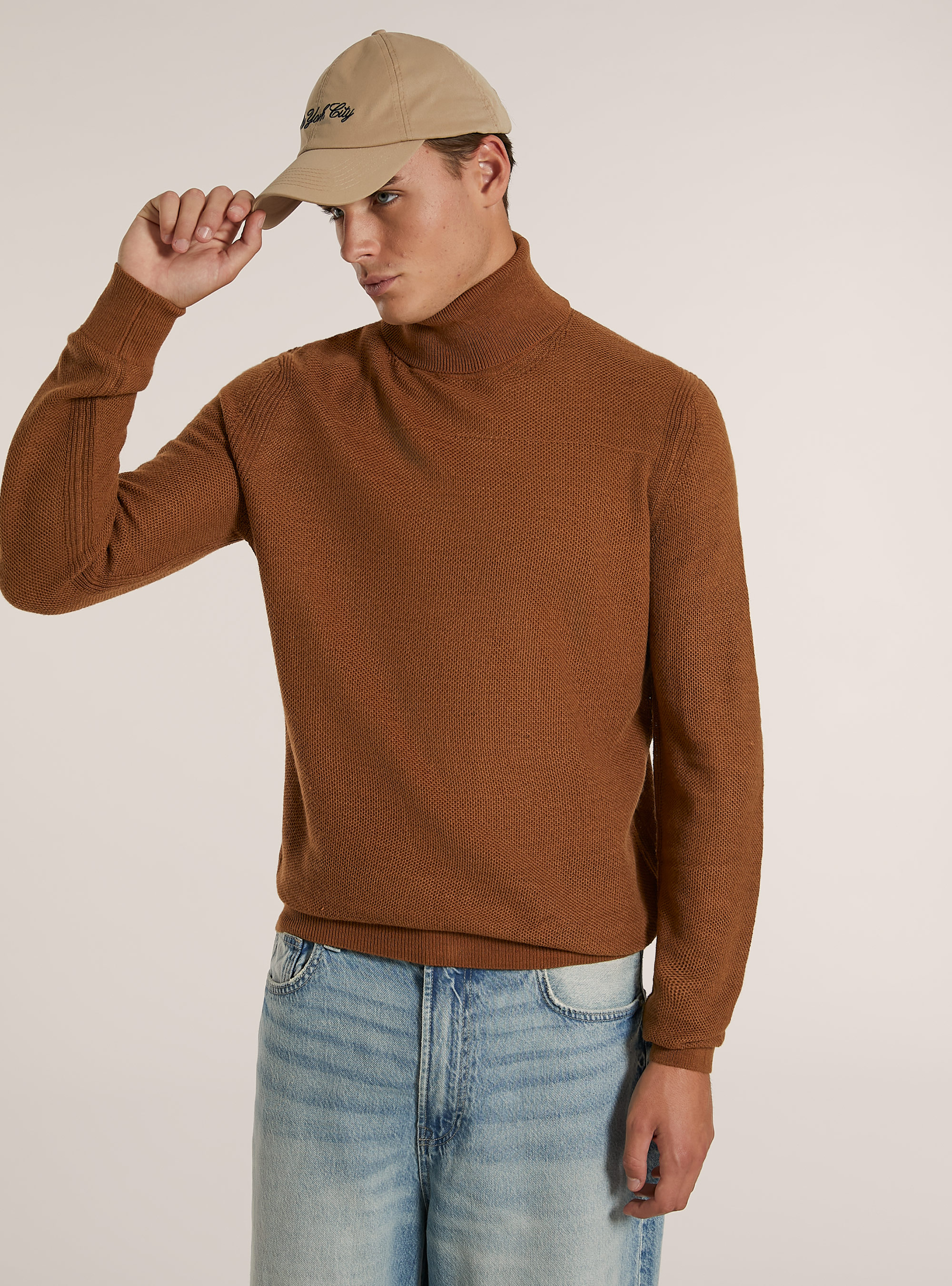 Pull à col roulé avec texture à points de riz, C5528 CAMEL