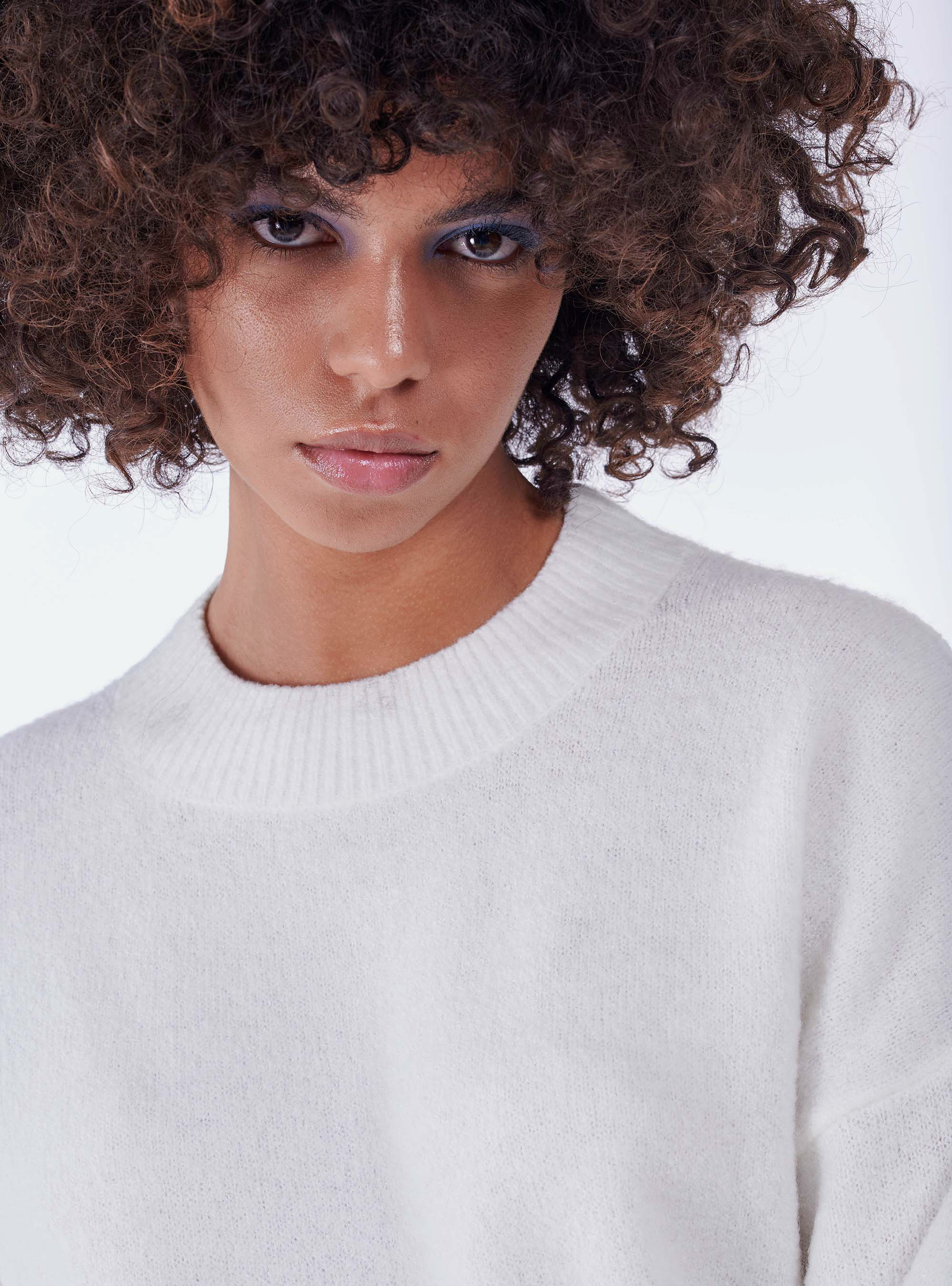 JERSEY CON CUELLO REDONDO, BLANQUECINO