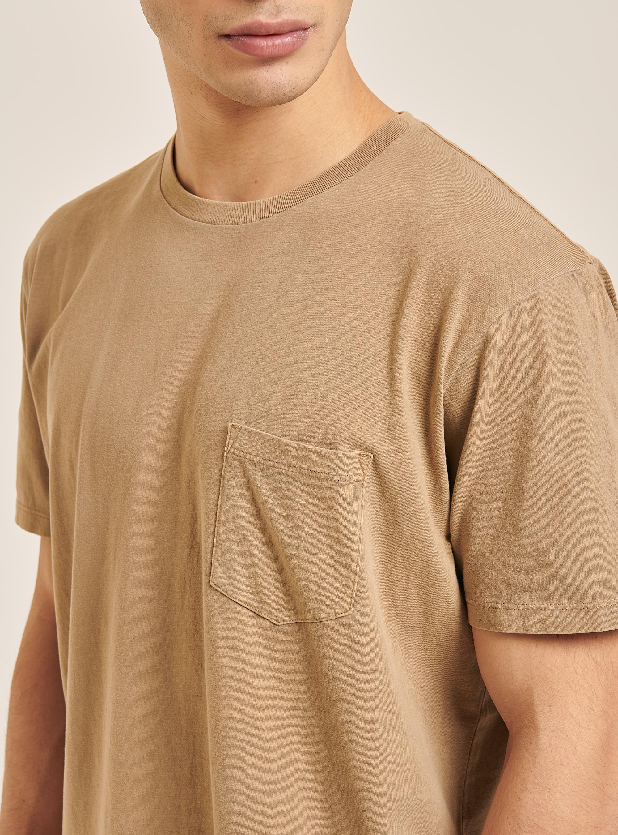 Camiseta de cuello redondo con bolsillo en el pecho, BG2 BEIGE MEDIUM