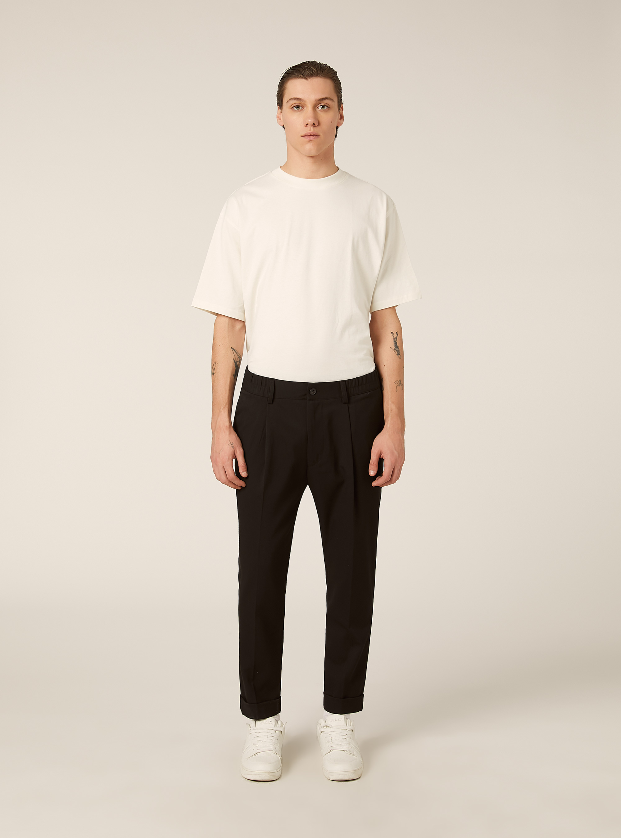 Pantaloni classici con pince, BK1 BLACK