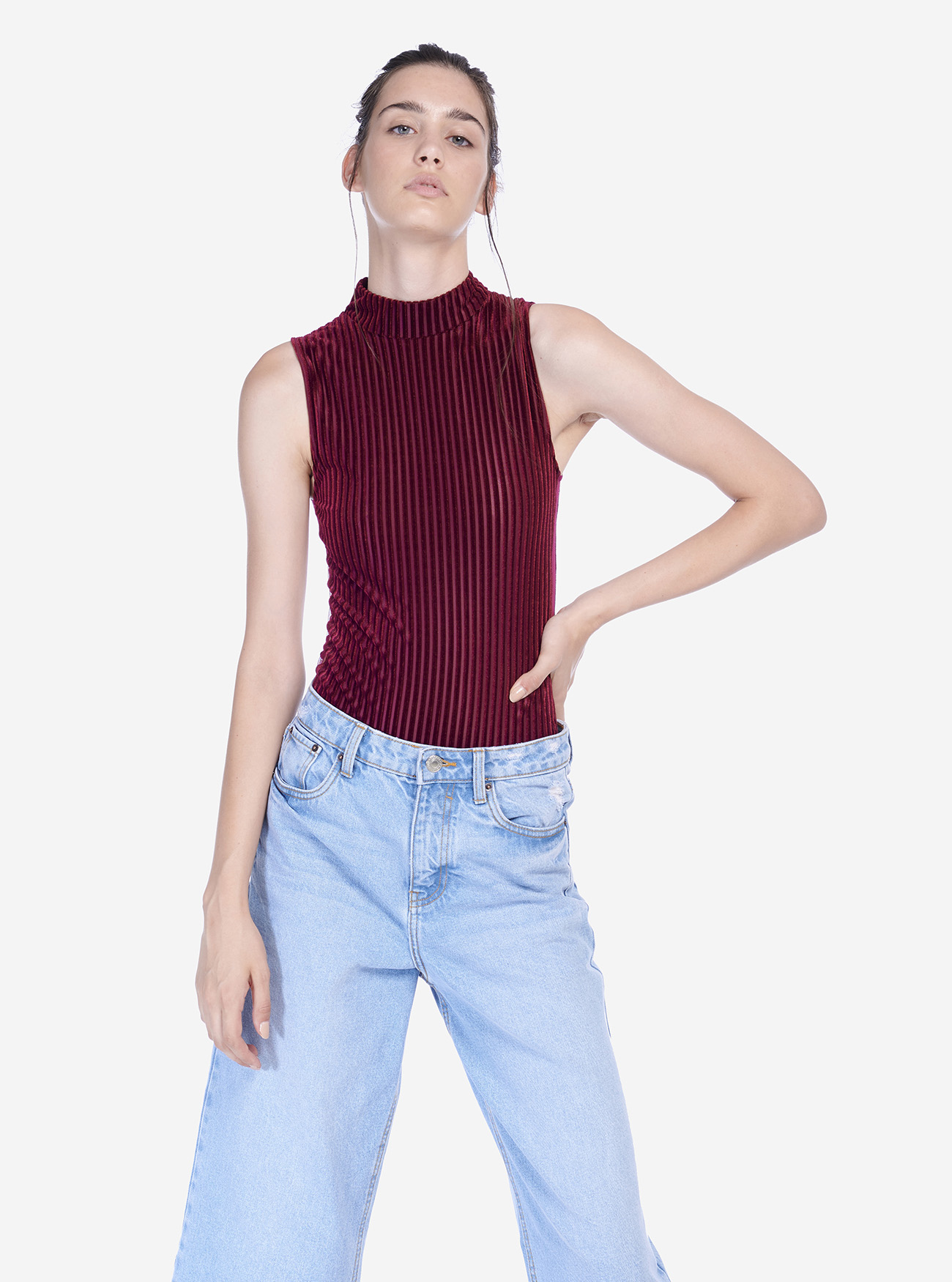 BODY SIN MANGAS, BURDEOS