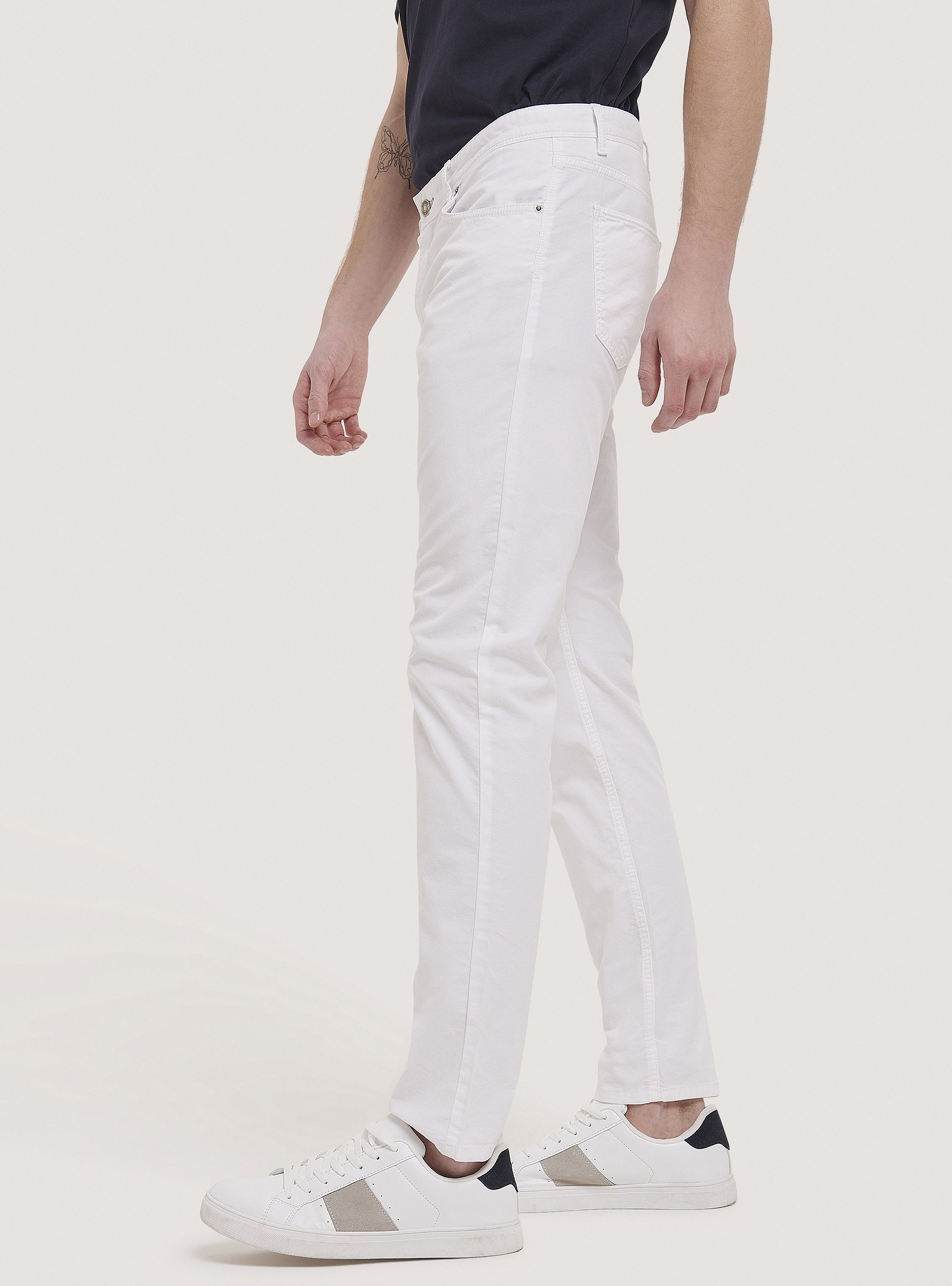 Pantalones slim fit en mezcla de algod&oacute;n, C0056 OFF WHITE