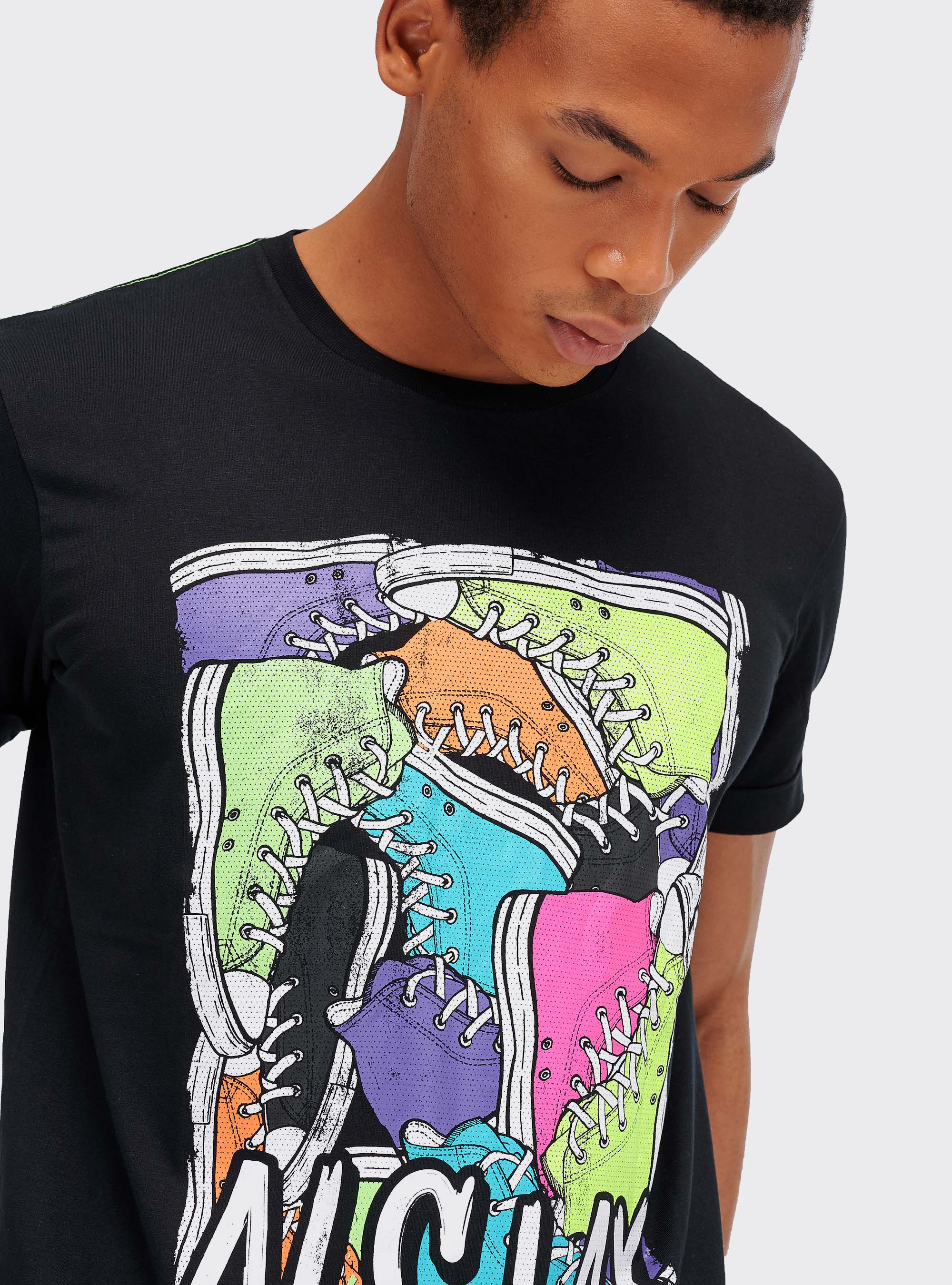 Maglietta con stampa graffiti, NERO
