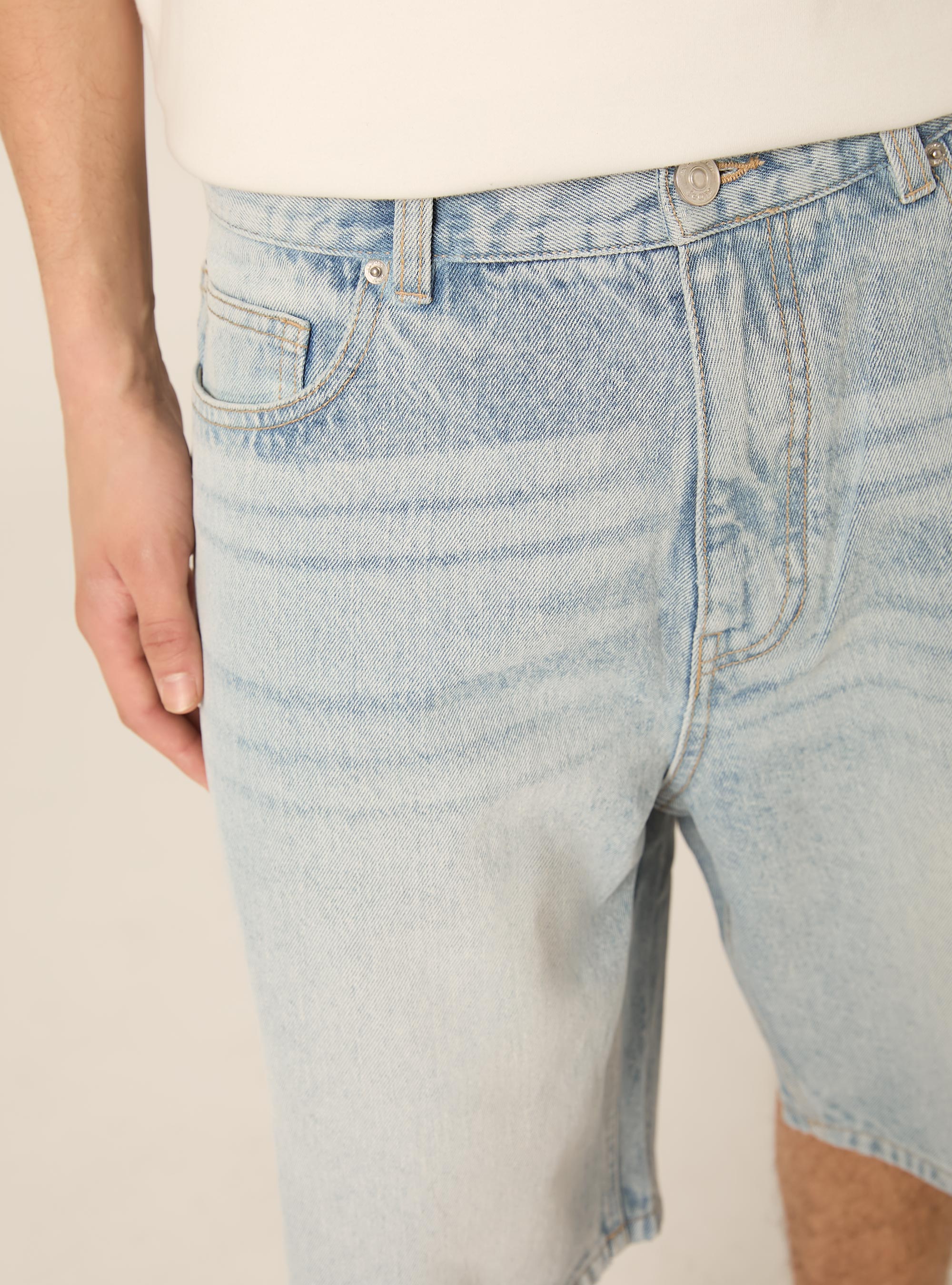 Bermuda jort fit  in denim, D008 SUPER LIGHT BLUE