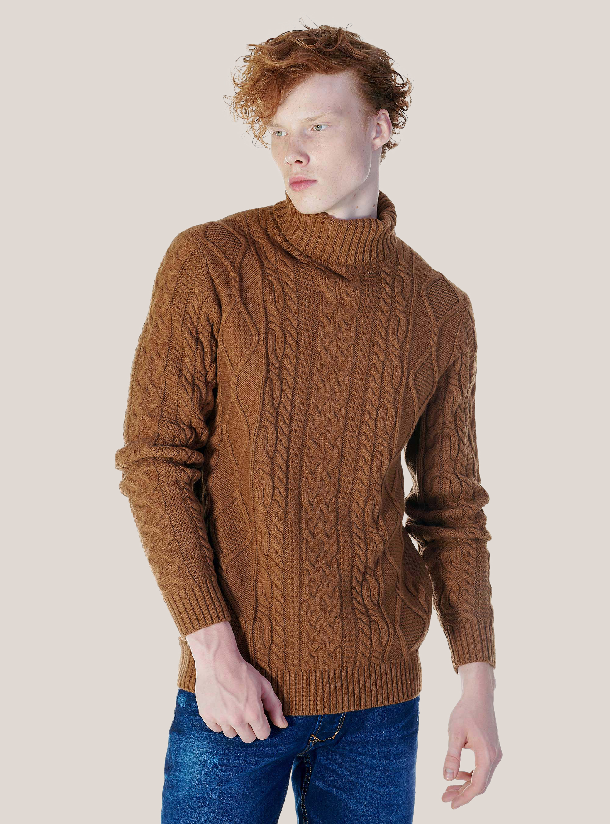 Pullover collo alto con trecce, TABACCO
