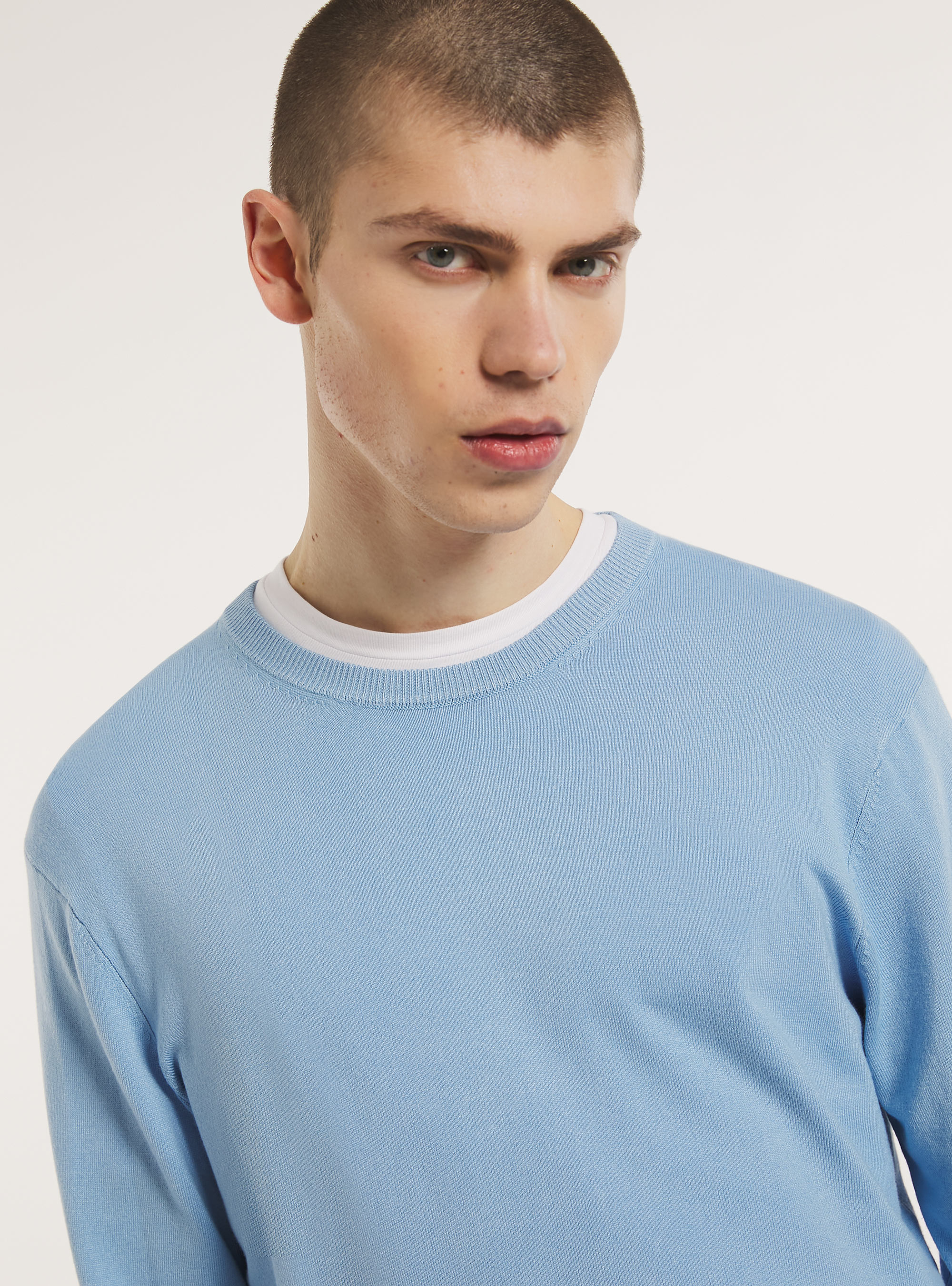 Round-neck pullover made of sustainable viscose Ecovero, AZ3 AZURE LIGHT