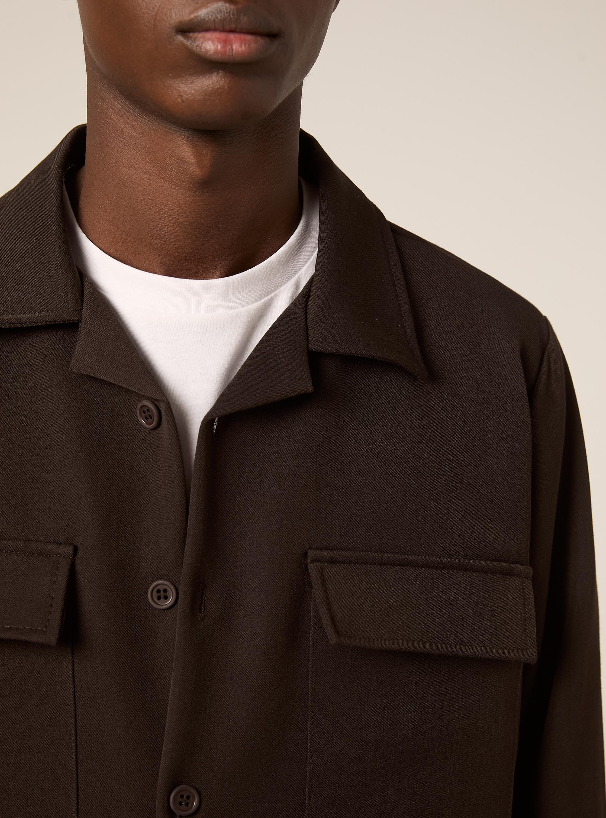 Camicia basic con tasconi, BR1 BROWN DARK